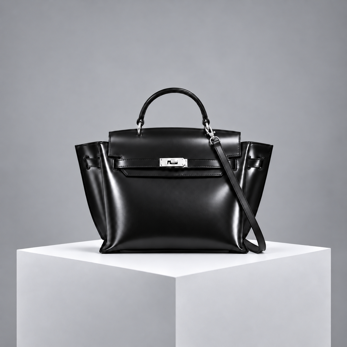 Le H 26 Black Leather Top Handle (PRE-ORDER)