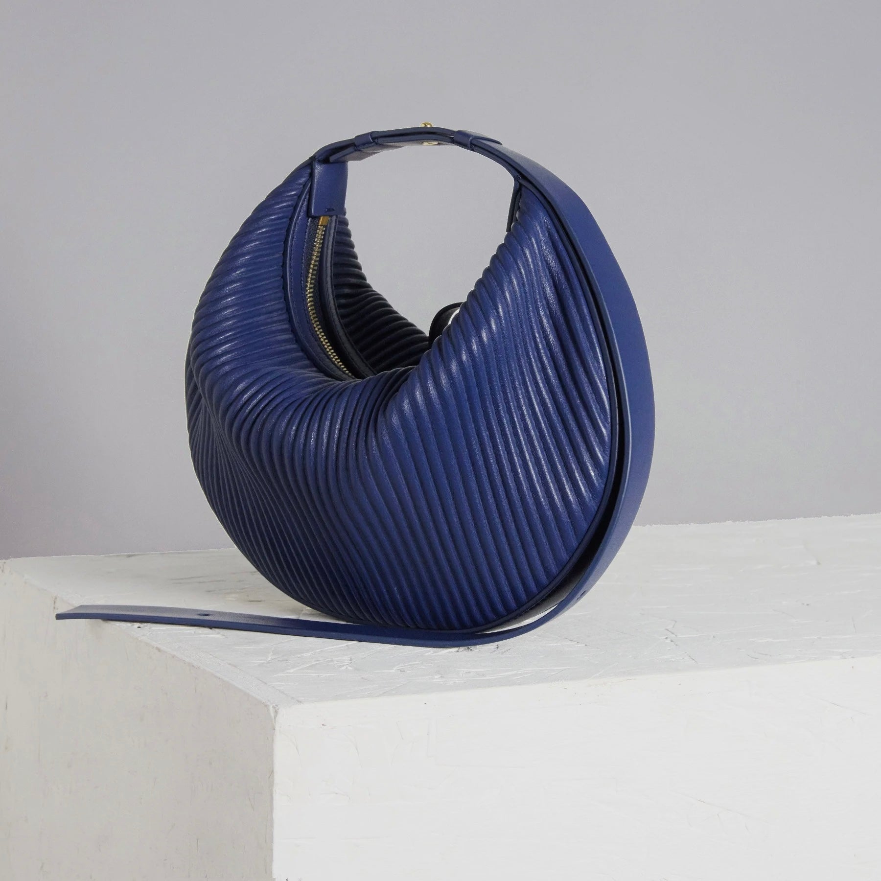 Cookie 28 Corrugated Lapis Shoulder Bag (out of stock)