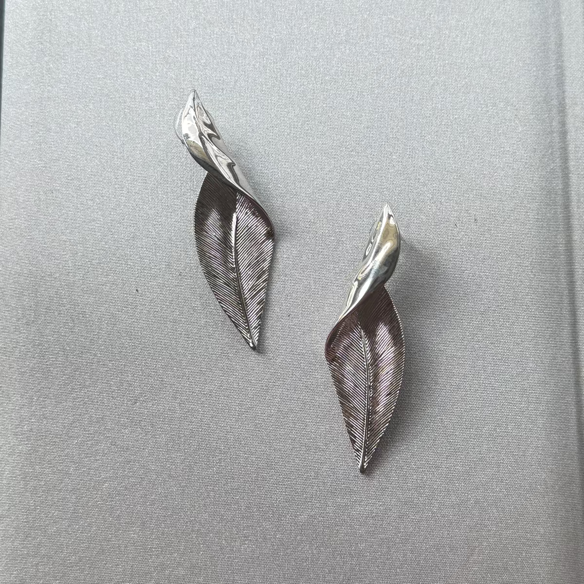 Silver toned Leaf Shaped Textured Pierced Earrings