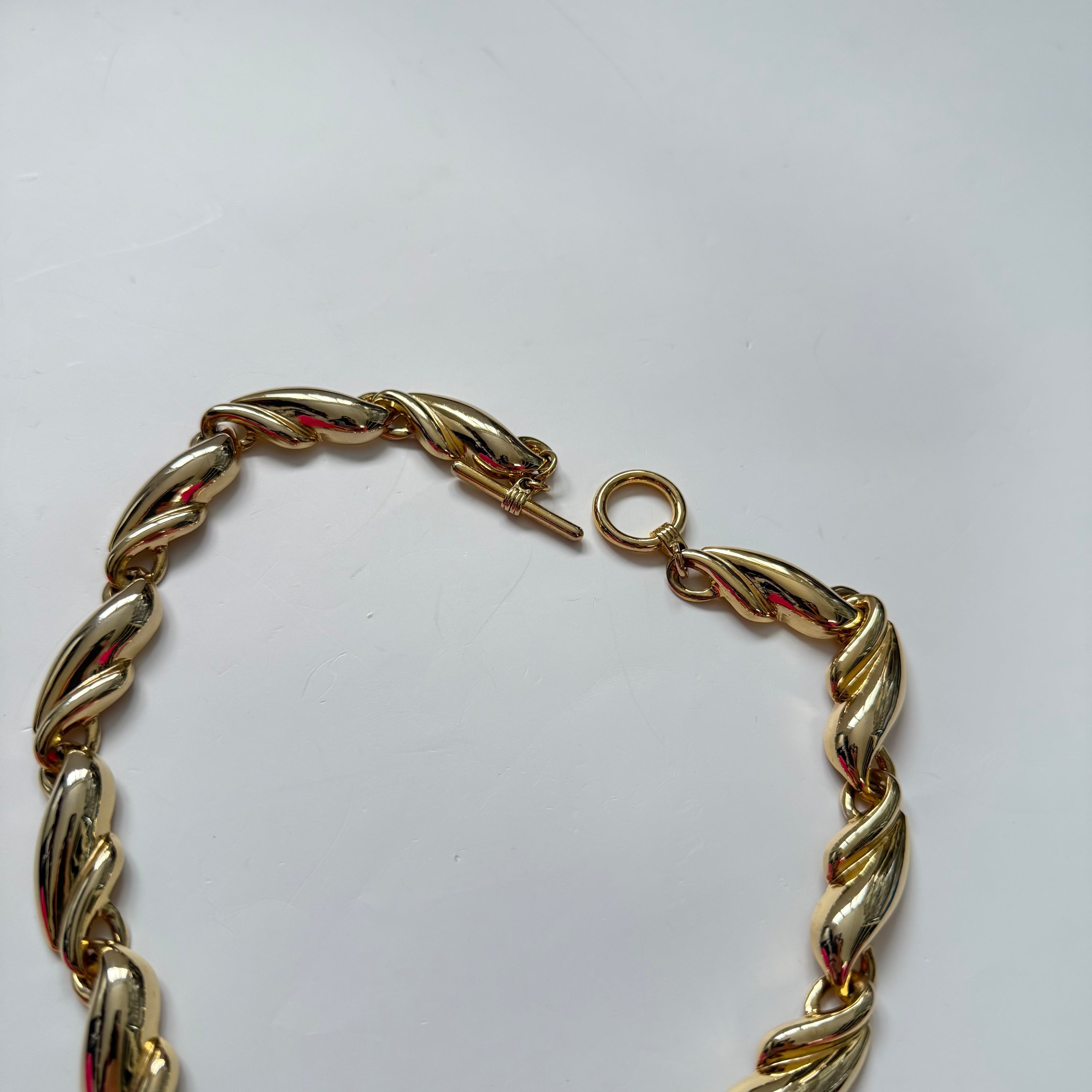 Vintage 80s Bright Gold Shell Link Chain Necklace