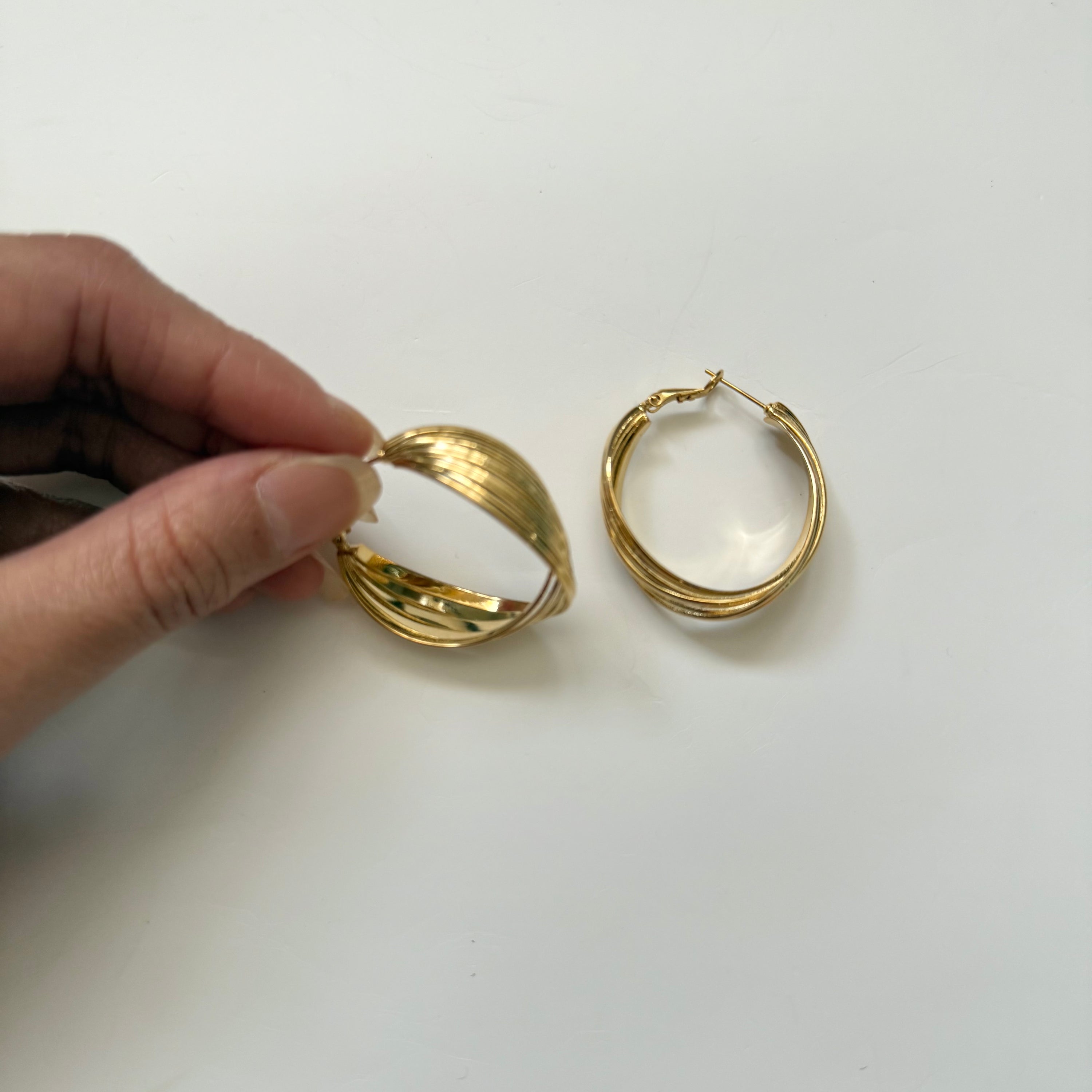 Textured Spiral Sculptural Light-weight Gold toned Hoop Earrings