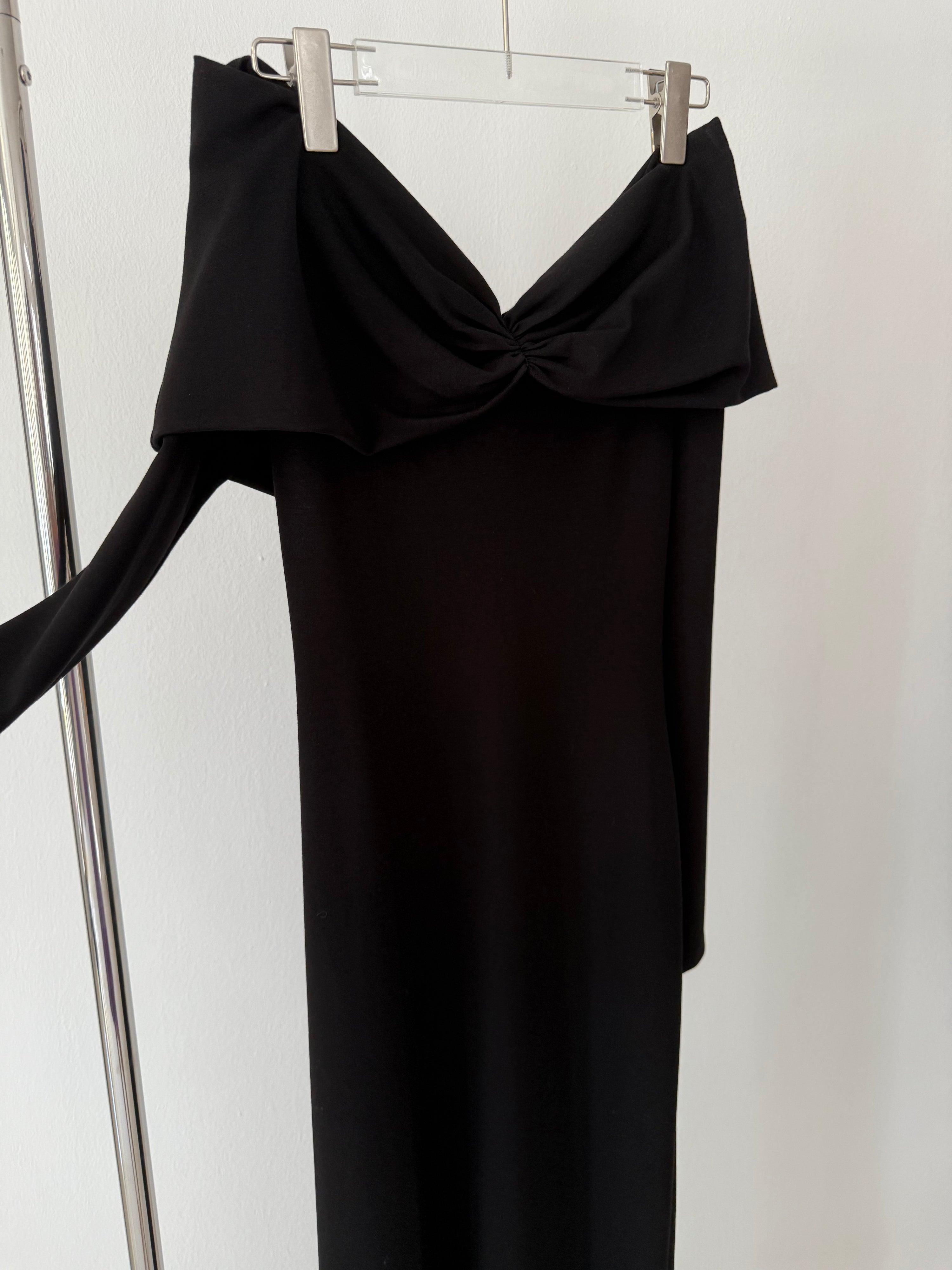 Black Maxi Off-shoulder Body-con Evening Dress