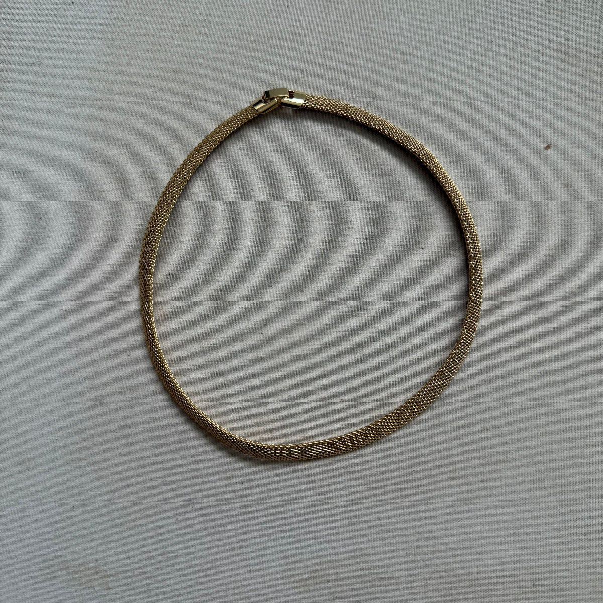 Vintage 80s Gold-toned Thin Omega Link Choker Necklace
