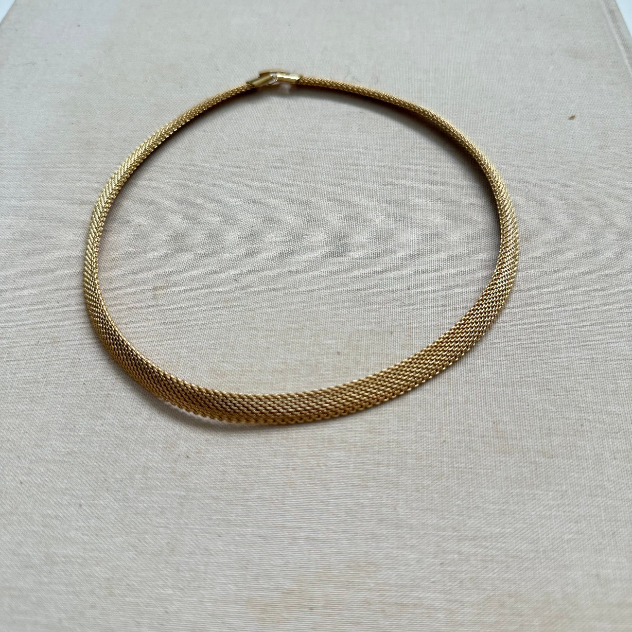 Vintage 80s Gold-toned Thin Omega Link Choker Necklace