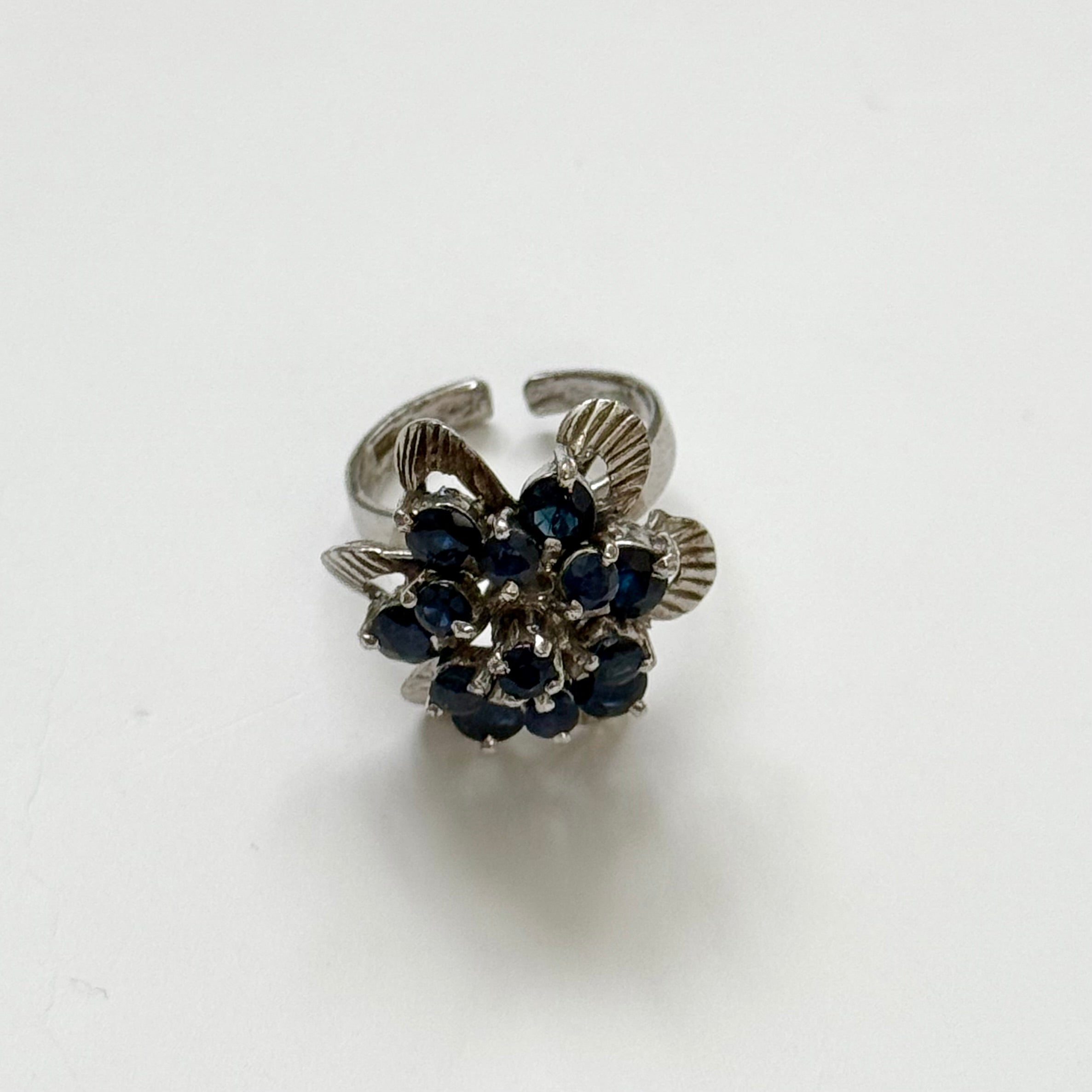 Vintage 60s Silver Flower Blue Sapphire and White Gold Small Ring