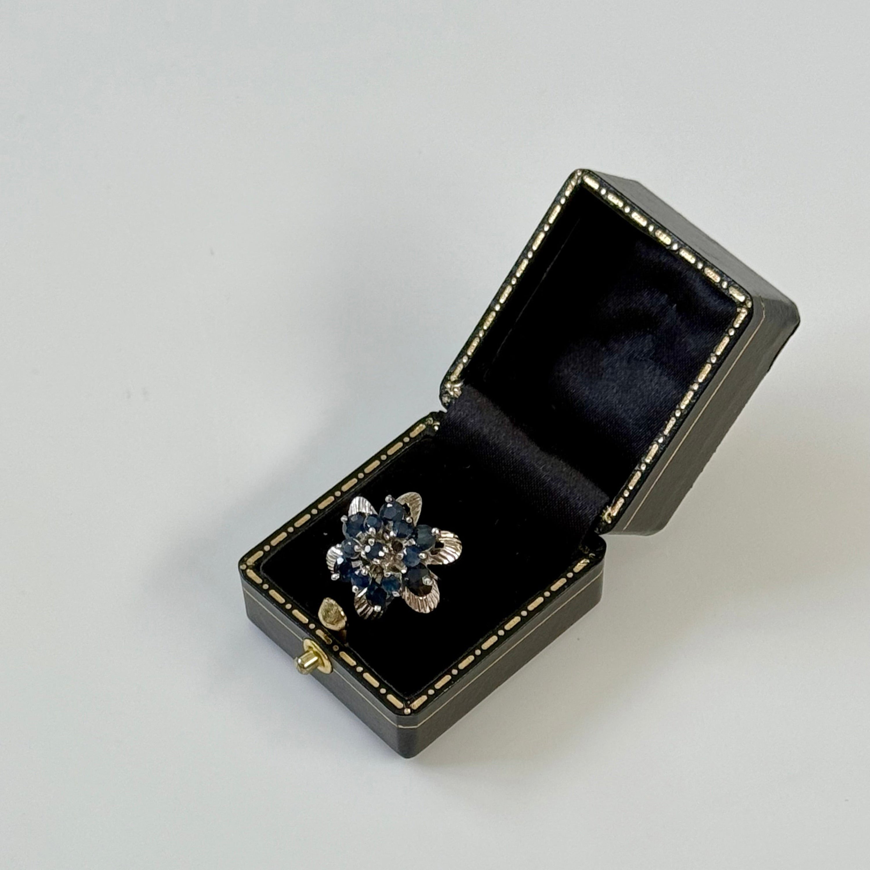 Vintage 60s Silver Flower Blue Sapphire and White Gold Small Ring