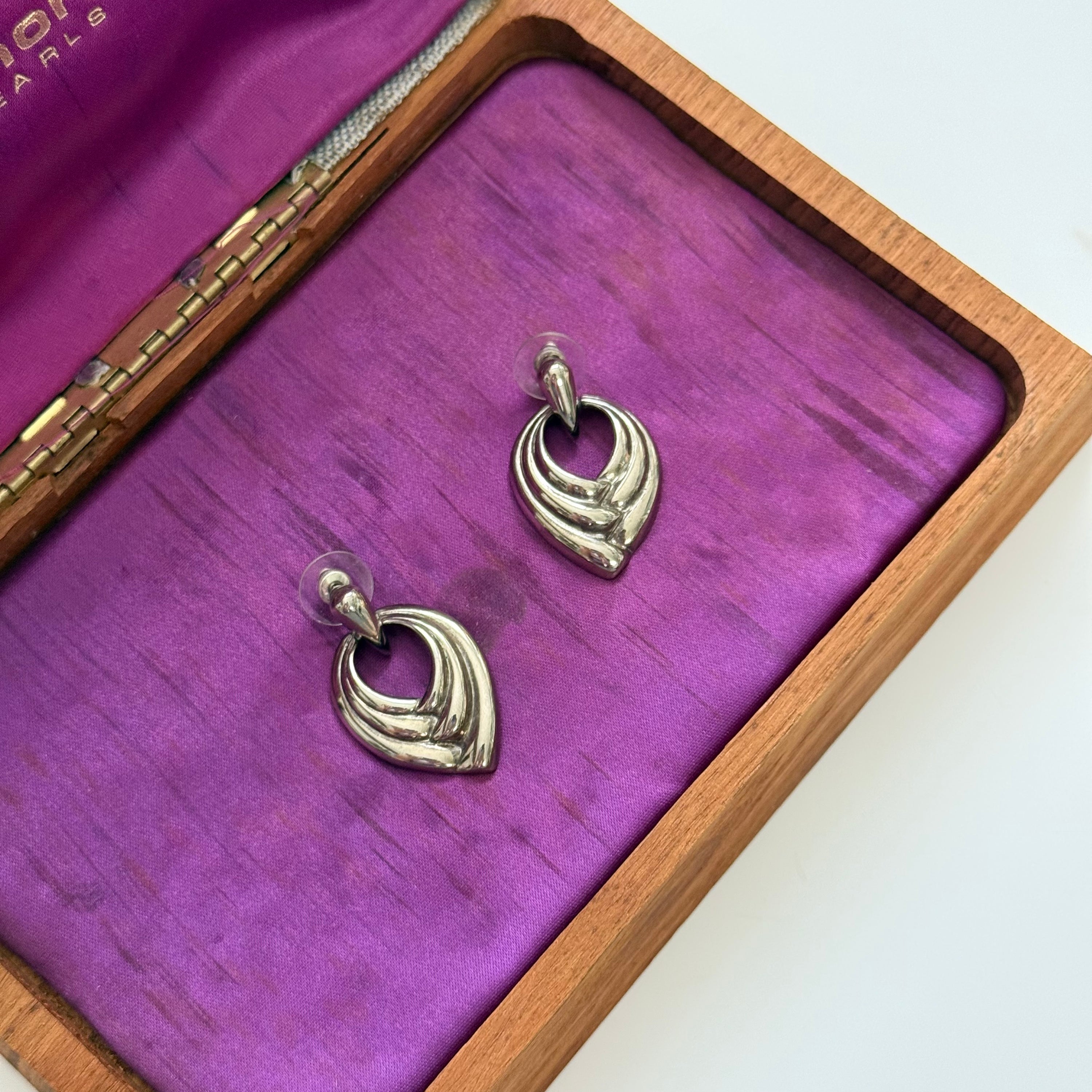 Vintage 80s Silver Pierced Leaf Drop Earrings