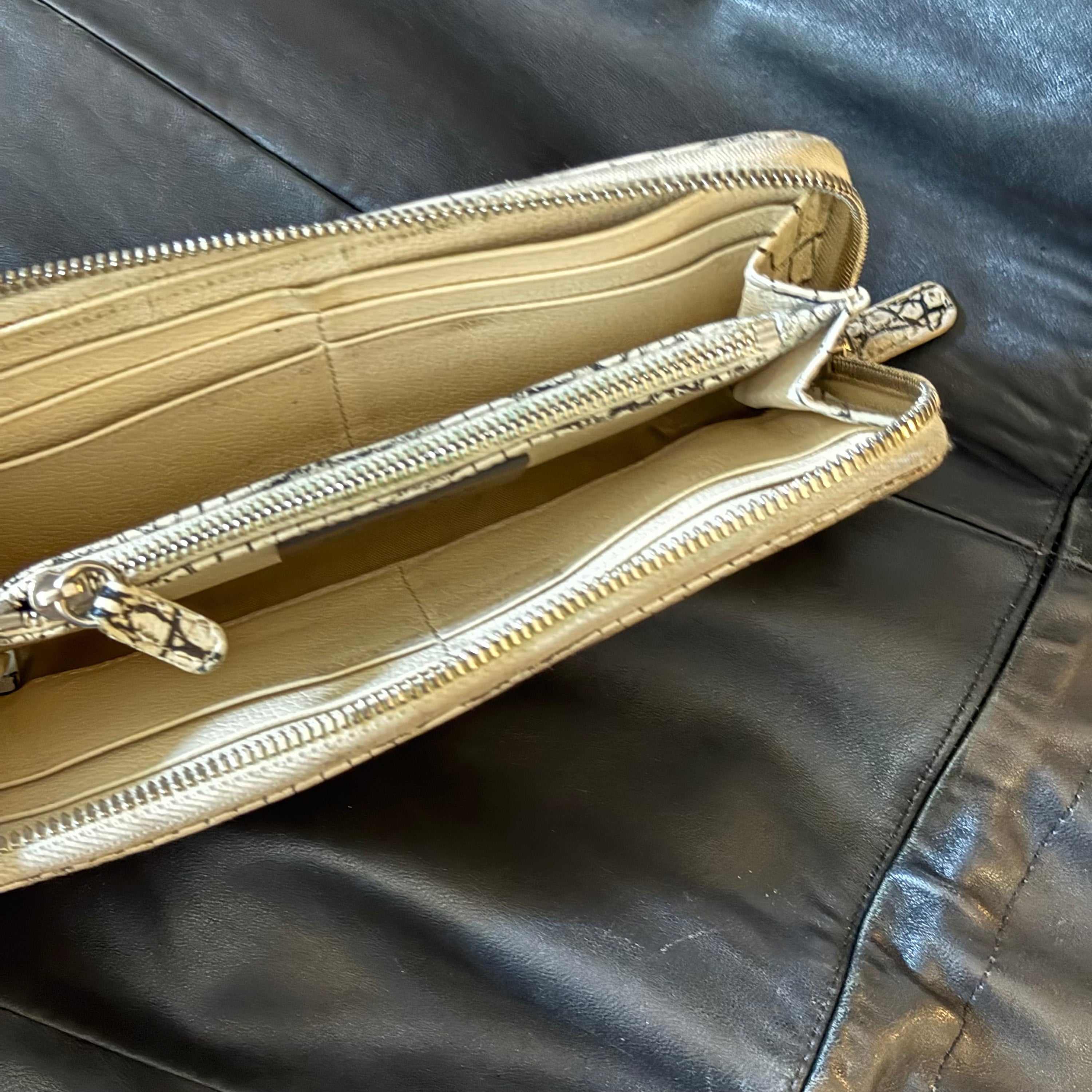 LING WU Crocodile Leather Long Wallet