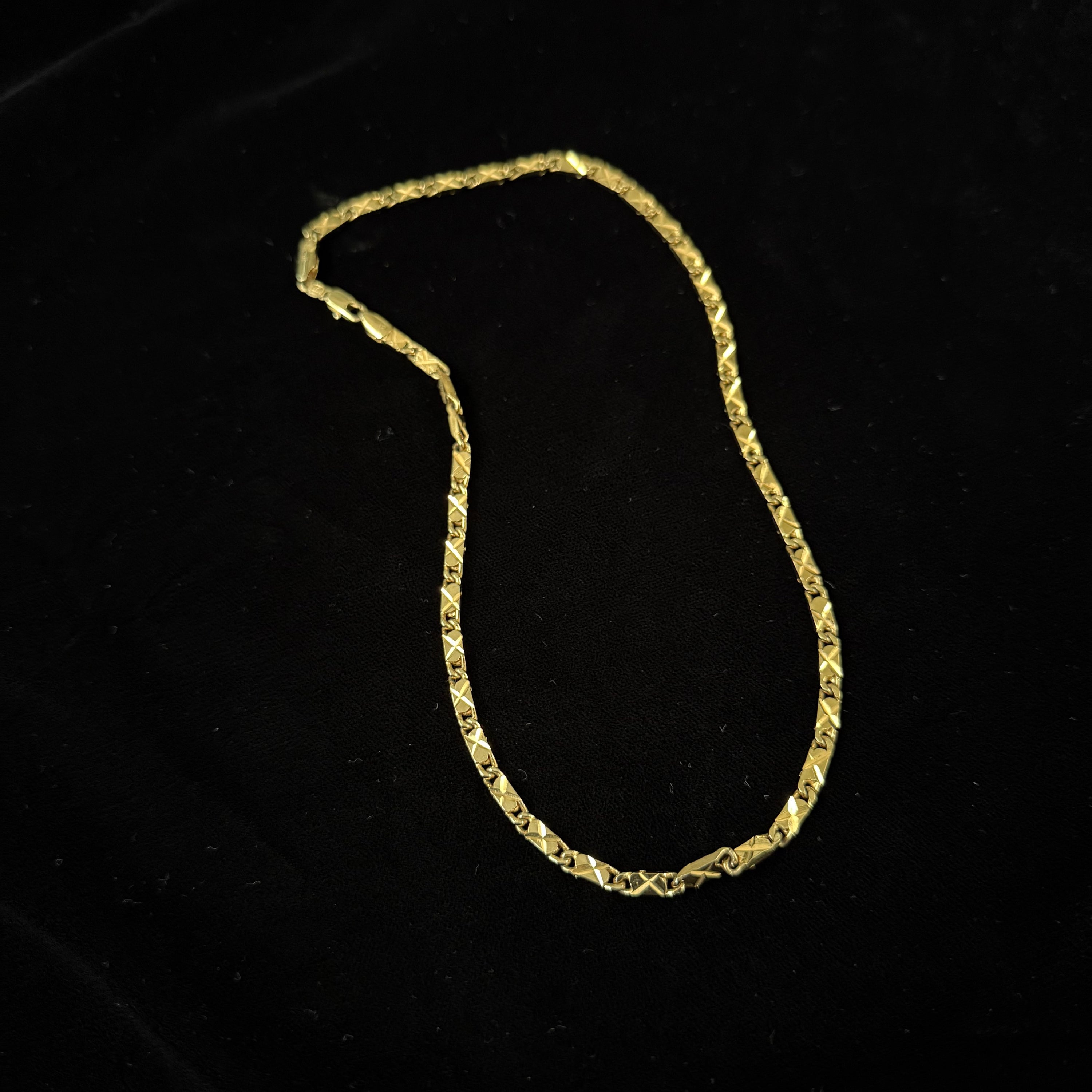 Vintage 70s Gold-Tone Box Etched Chain Choker Necklace