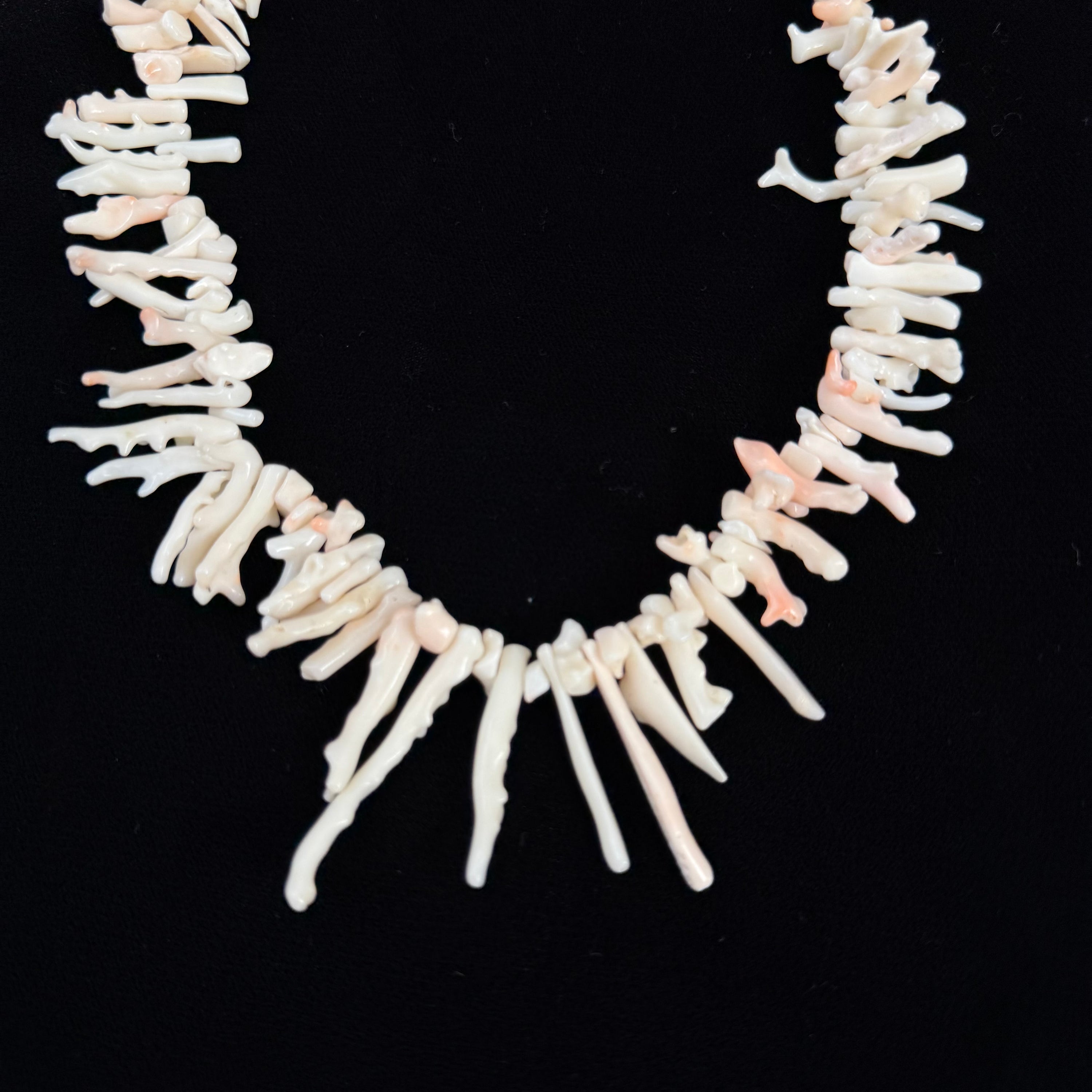 Vintage 1970s Soft Pink/Cream Branch Coral Necklace