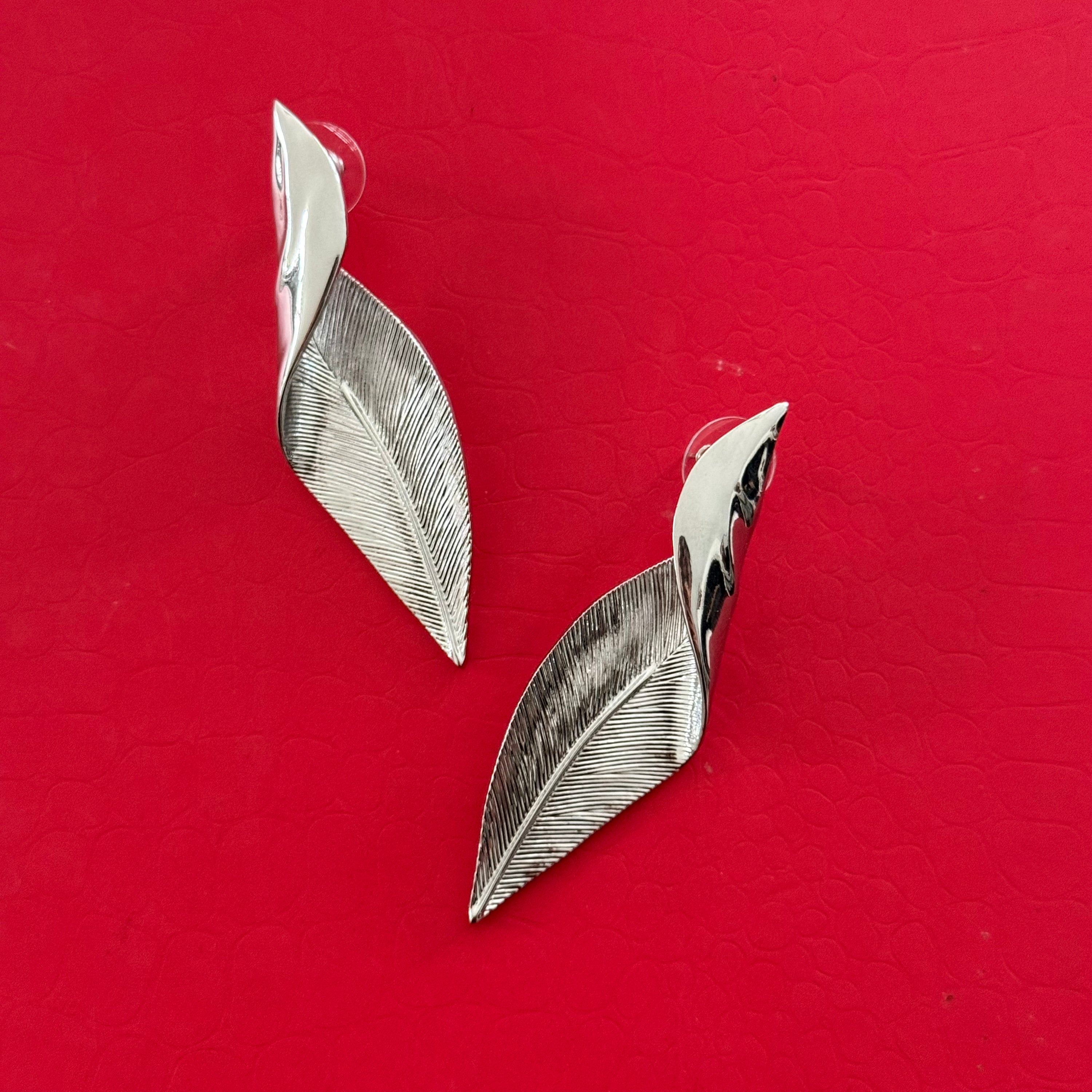 Silver toned Leaf Shaped Textured Pierced Earrings