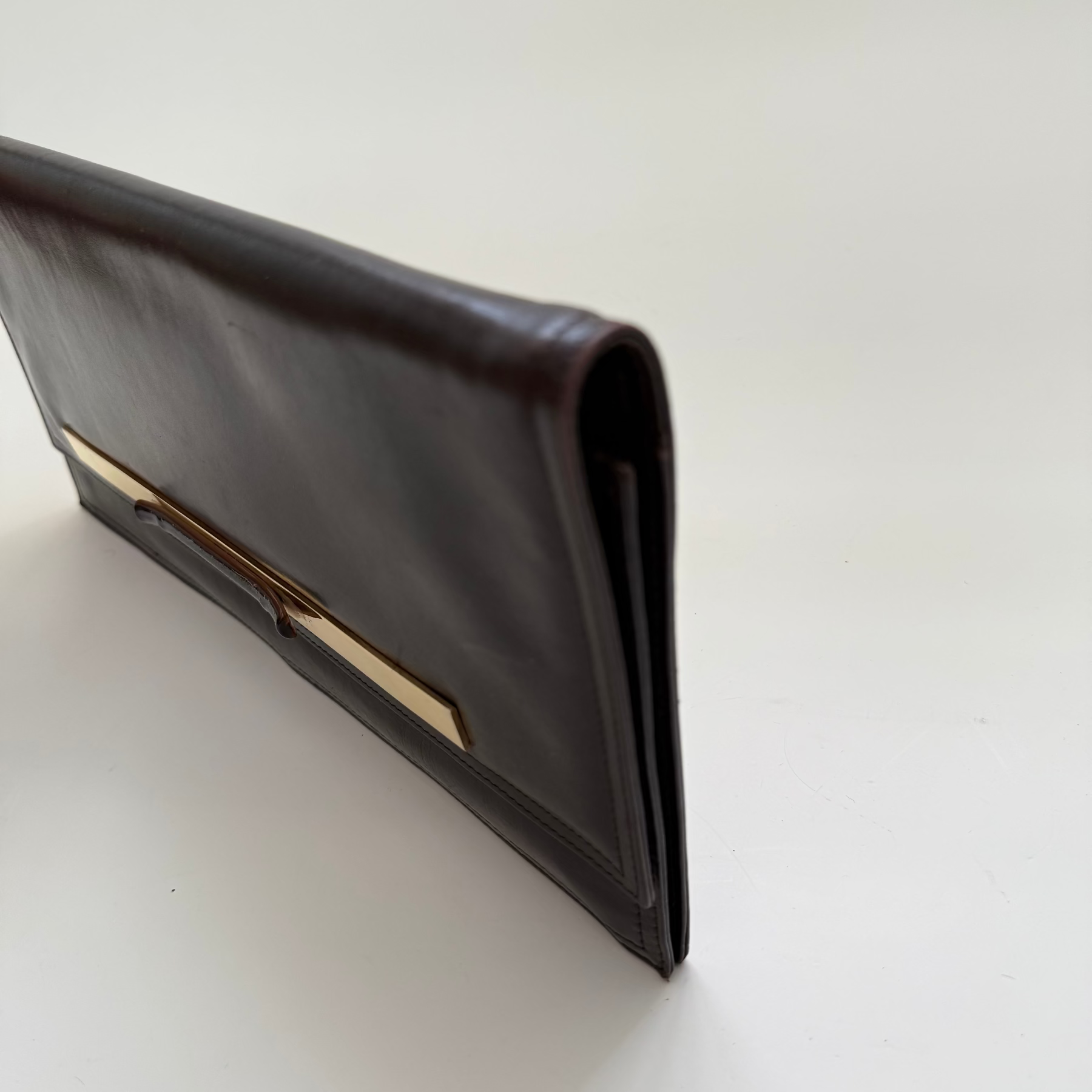 Vintage 1960s Chocolate Brown Leather Handbag with Resin and Brass Gold-plated Bar