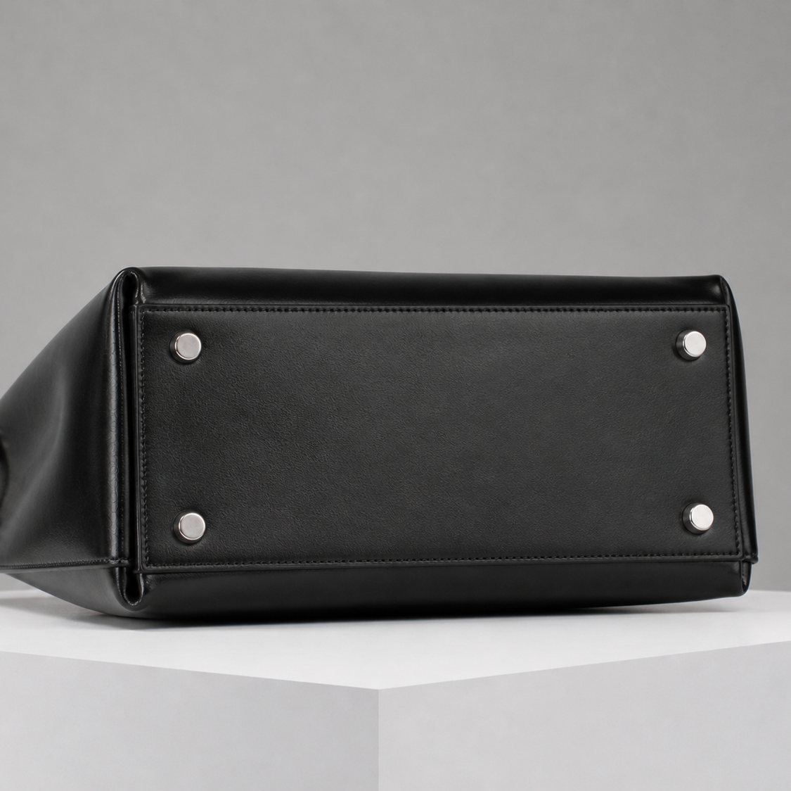 Le H Lightweight Black Leather Carryall Bag