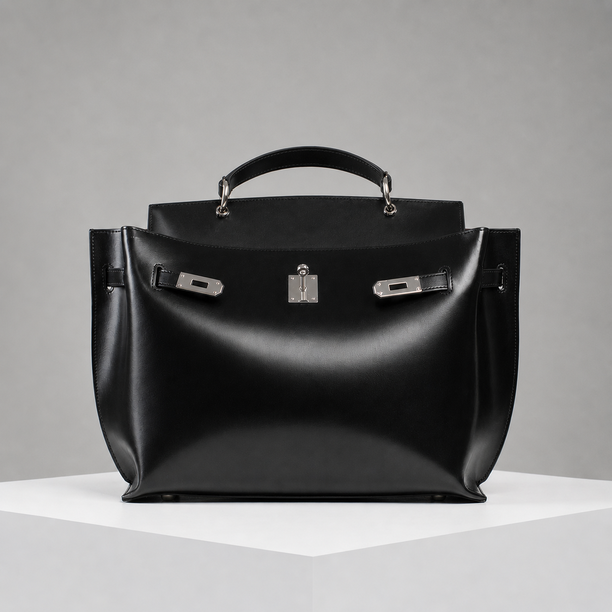 Le H Lightweight Black Leather Carryall Bag