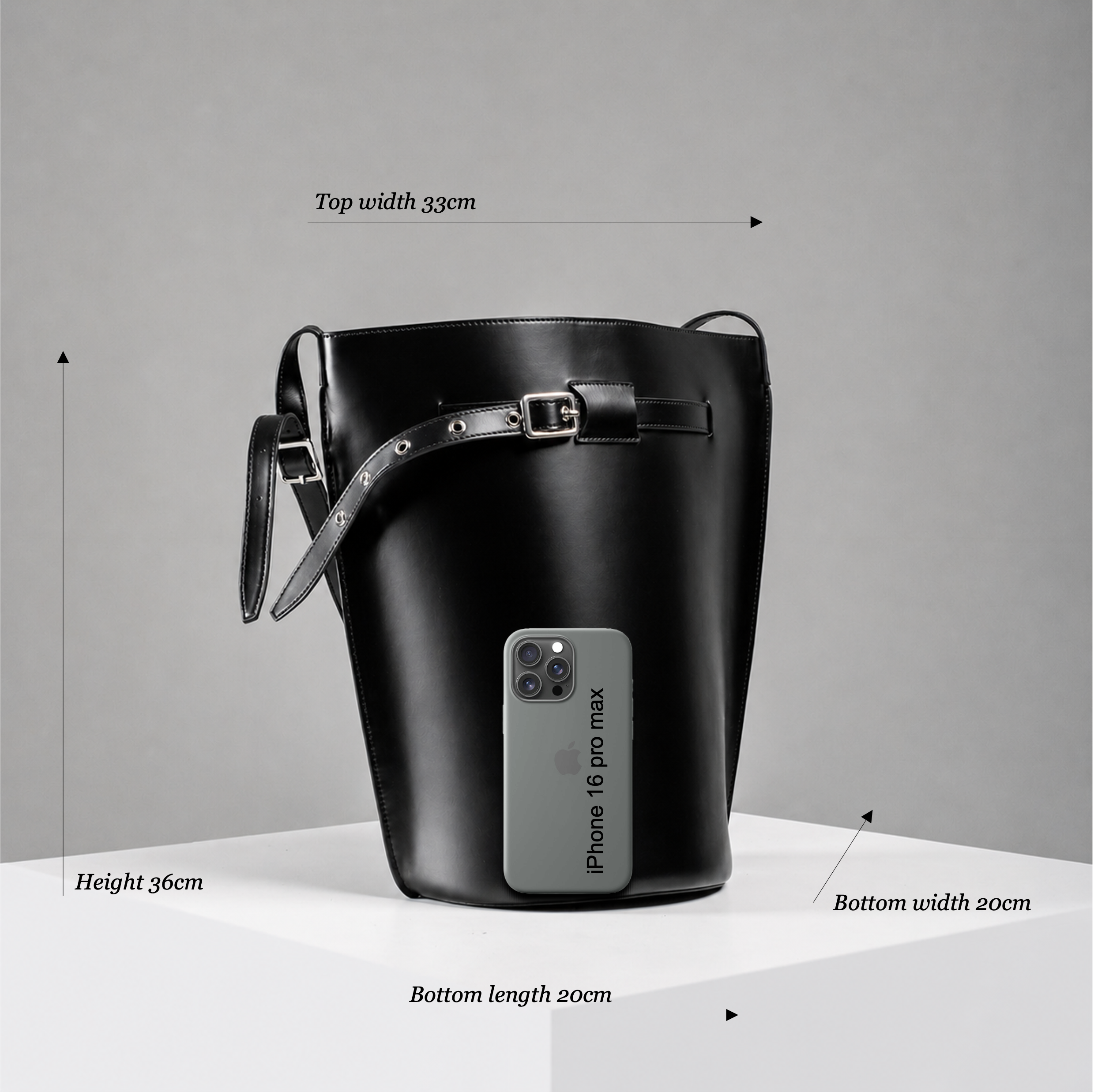 Le Belt Black Lightweight Leather Bucket Shoulder Bag