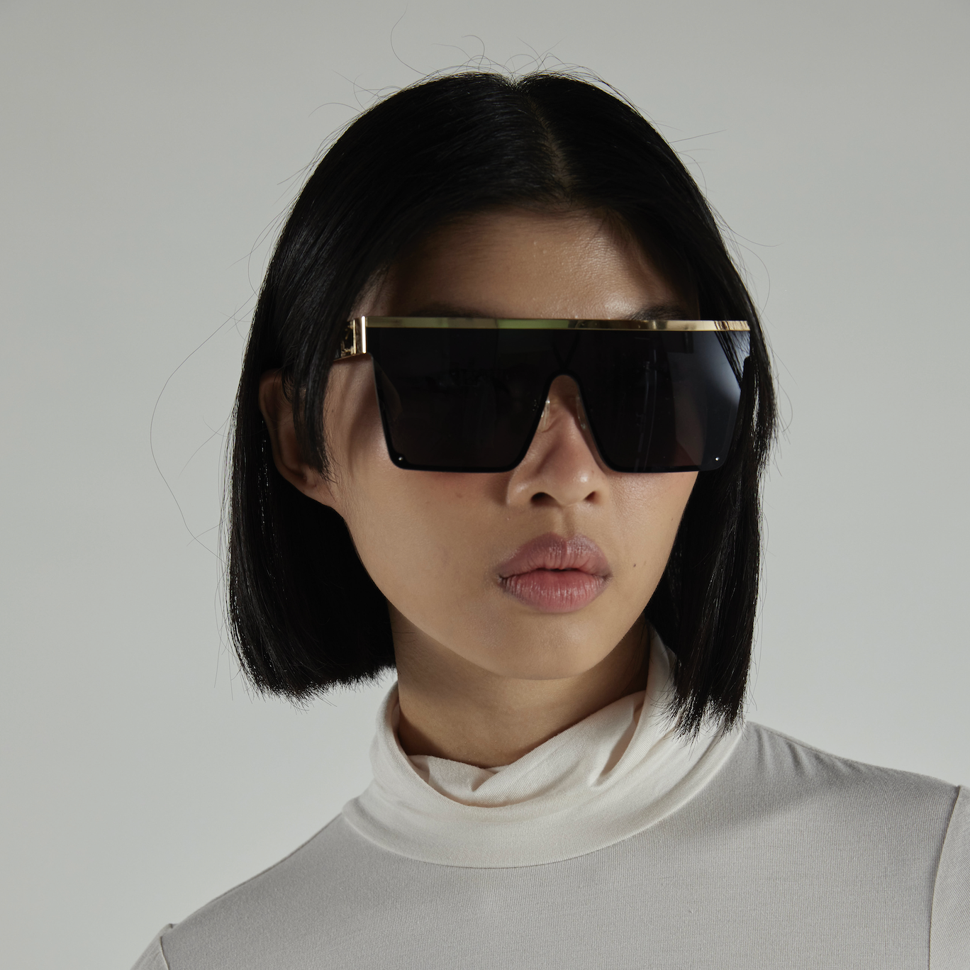 Statement Gold-toned Trim Large Square Sunglasses