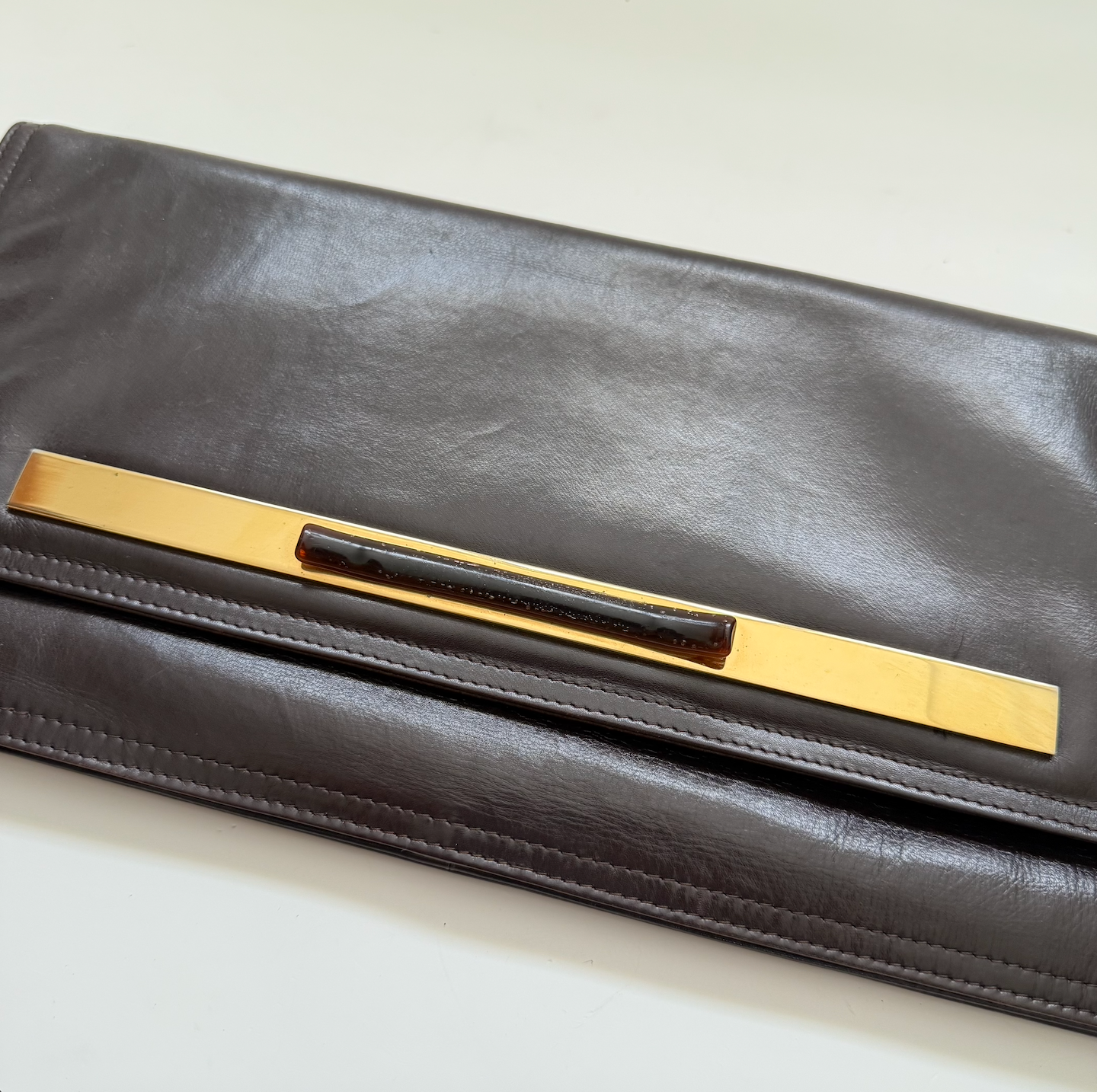 Vintage 1960s Chocolate Brown Leather Handbag with Resin and Brass Gold-plated Bar