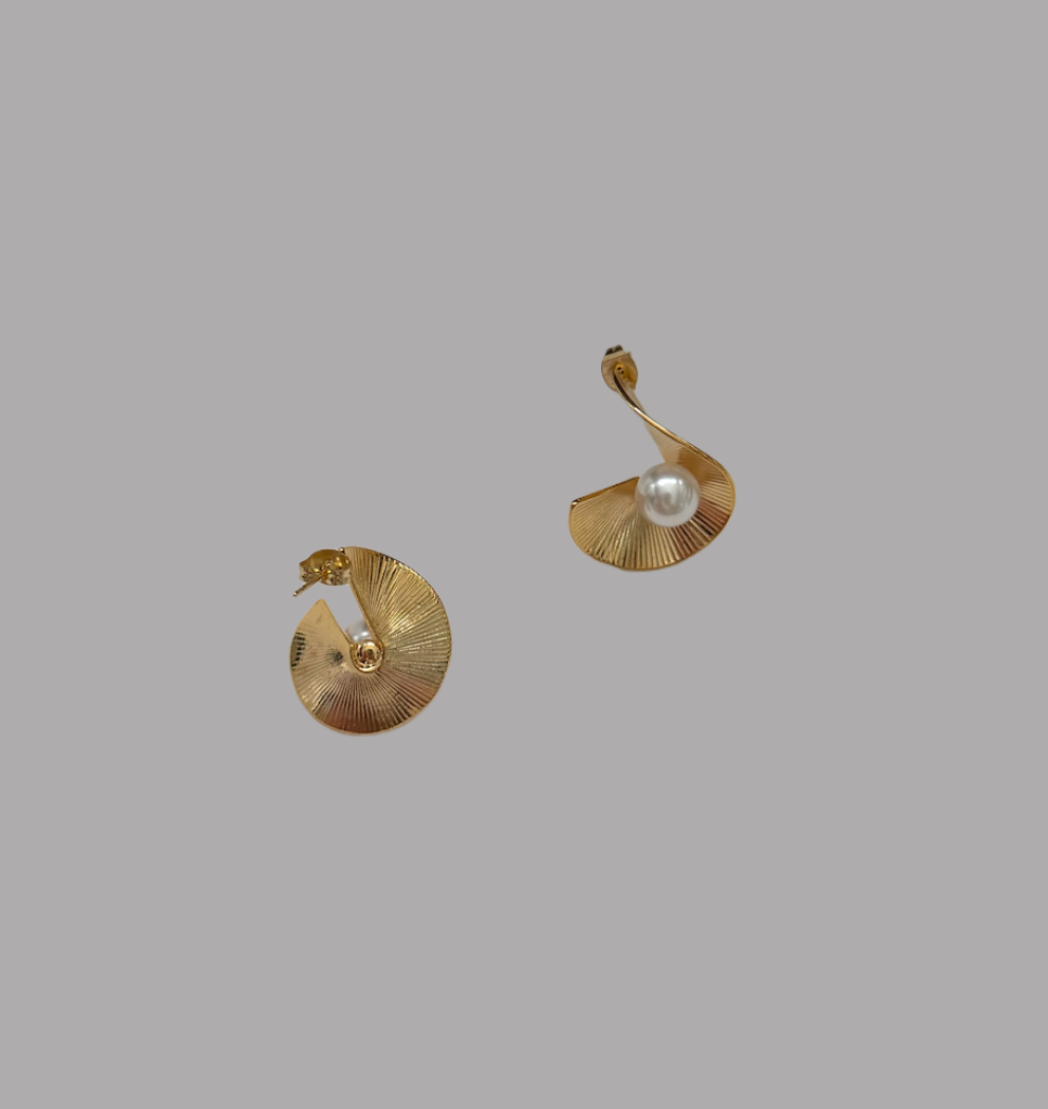 Gold Toned Conch Shape Earrings with Faux Centre Pearl (NEW)