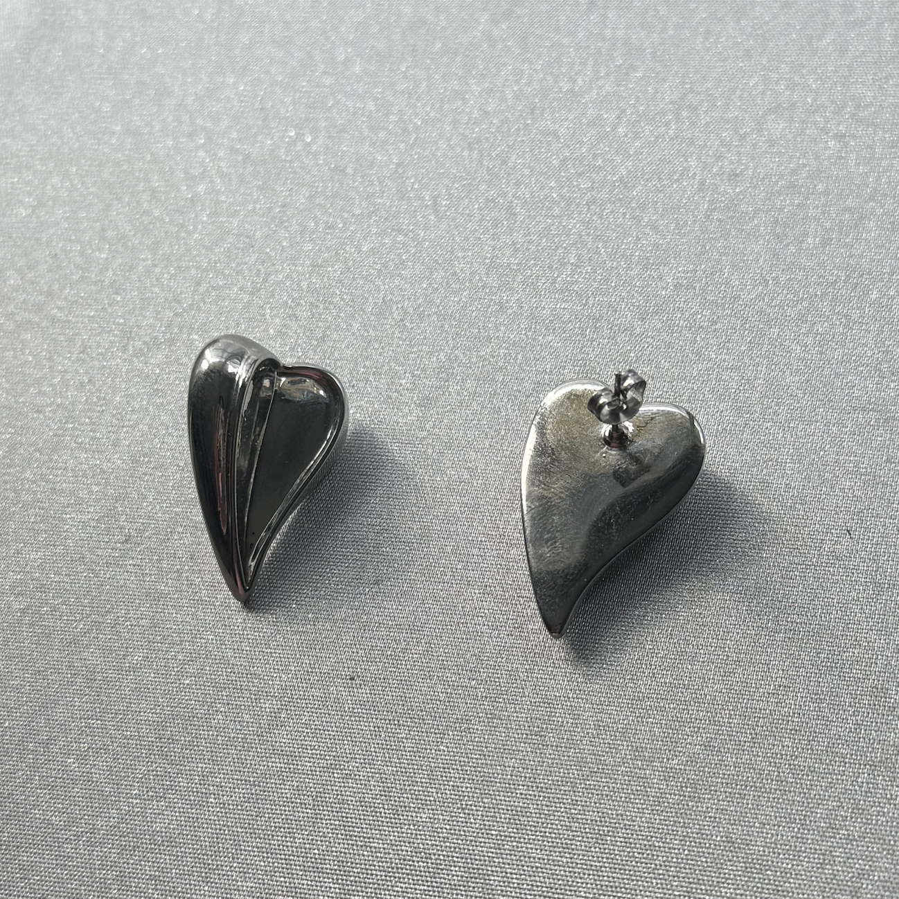 Silver Chunky Small Leaf Heart Shape Pierced Earrings (NEW)