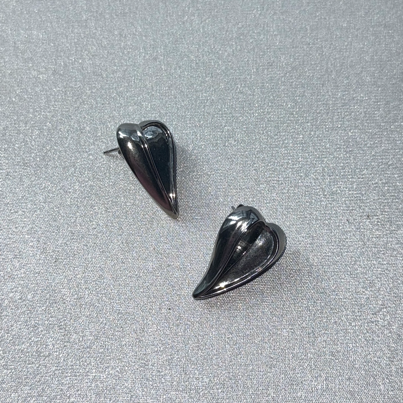 Silver Chunky Small Leaf Heart Shape Pierced Earrings (NEW)
