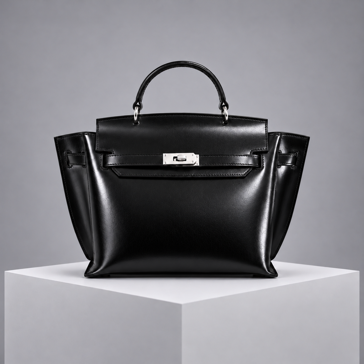 Le H 26 Black Leather Top Handle (PRE-ORDER)