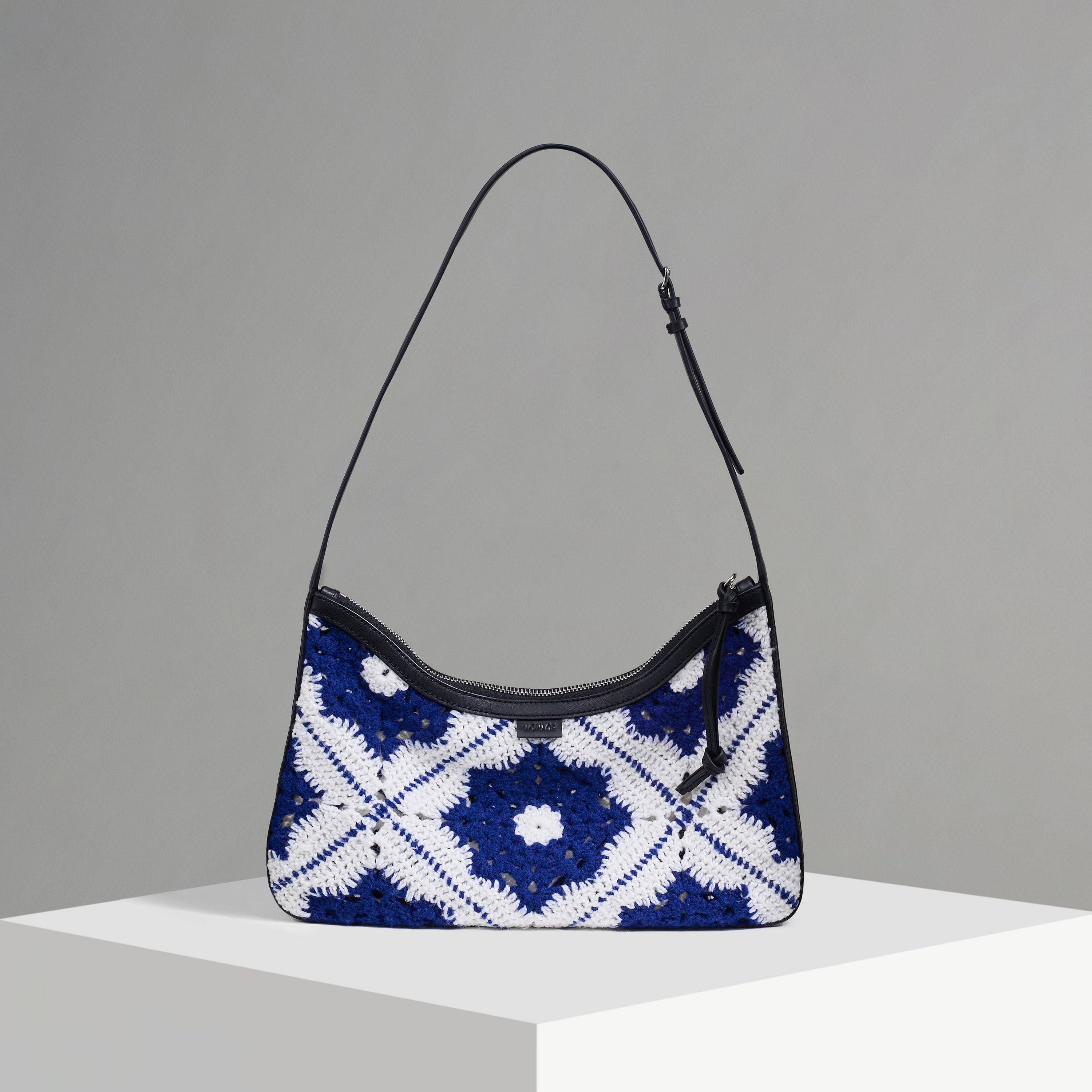 Veil African Violet Hand-knitted Shoulder Bag
