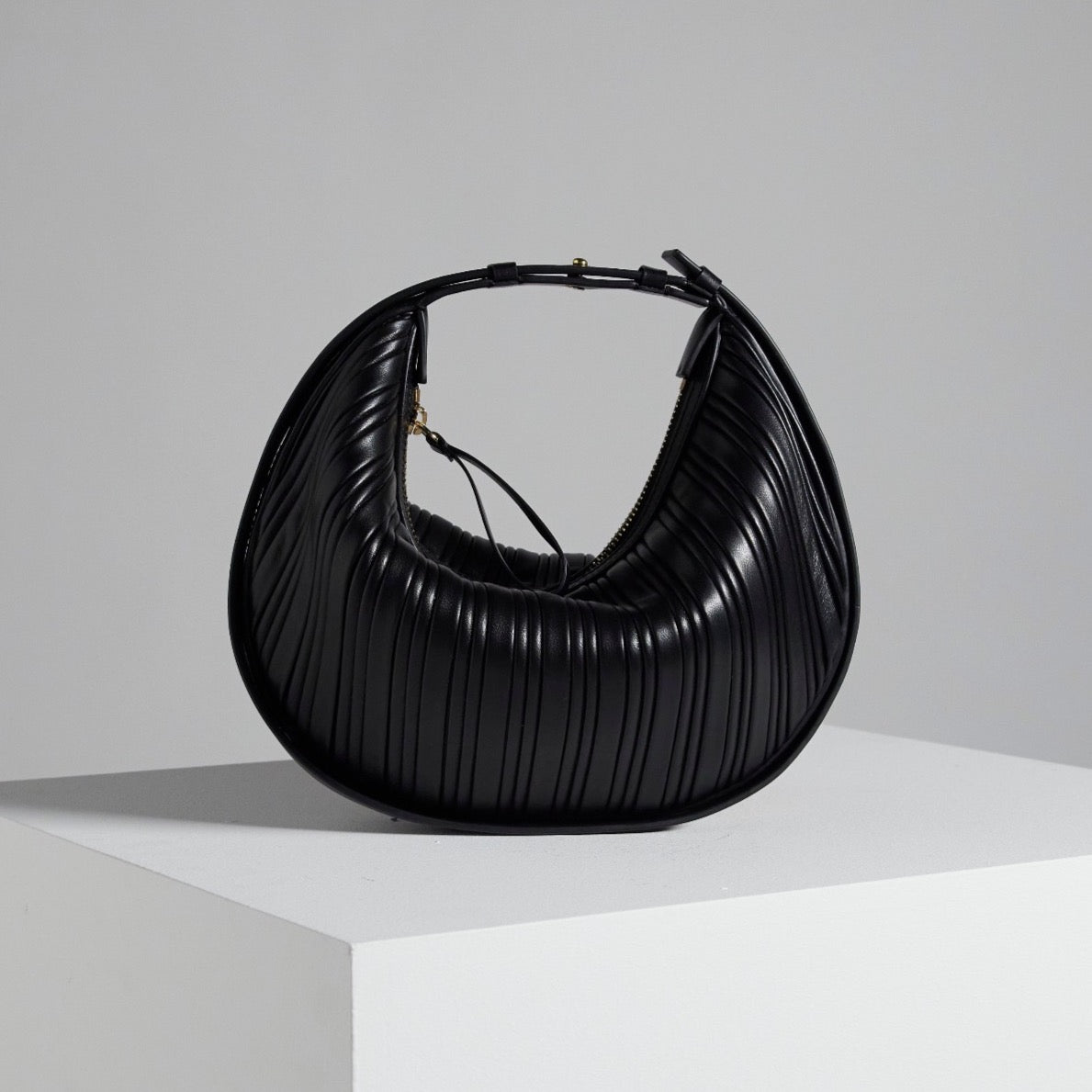 Cookie 28 Pleated Black Shoulder Bag