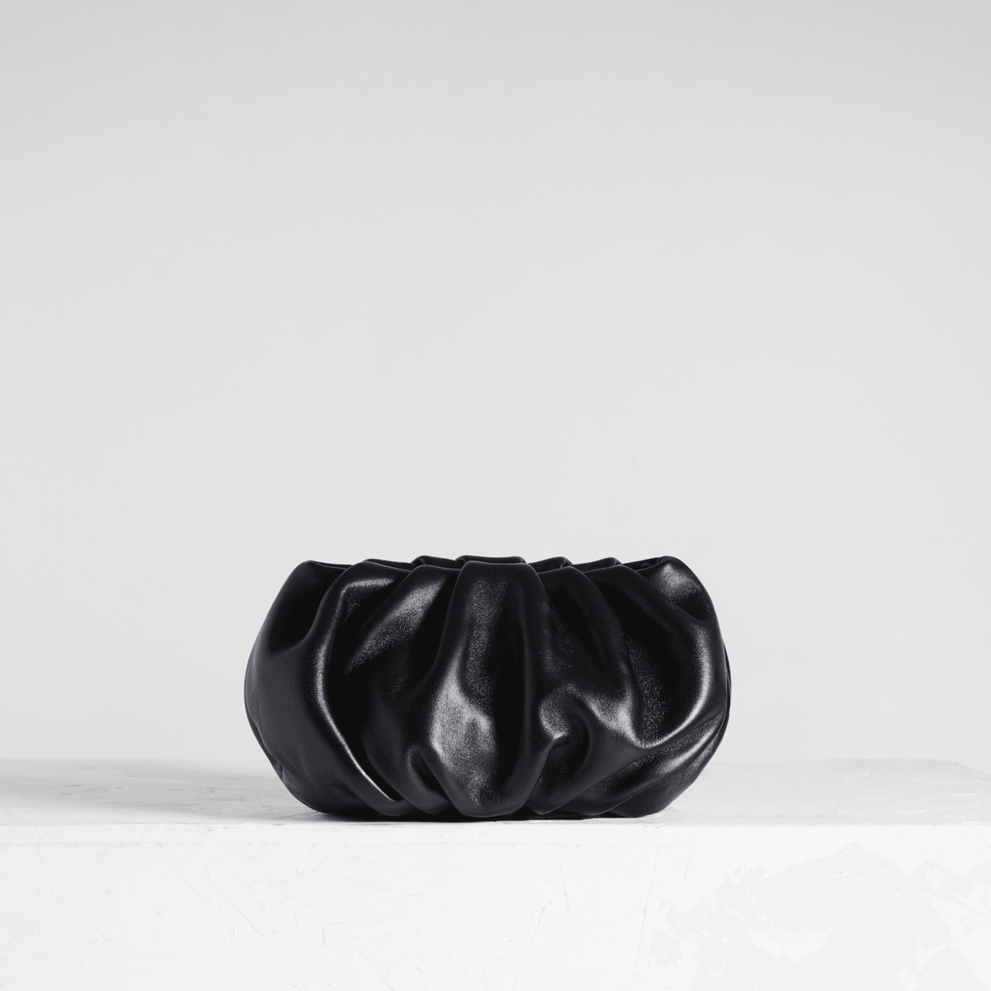 BUBBLE 8 BLACK CLUTCH - WŪHAŪS