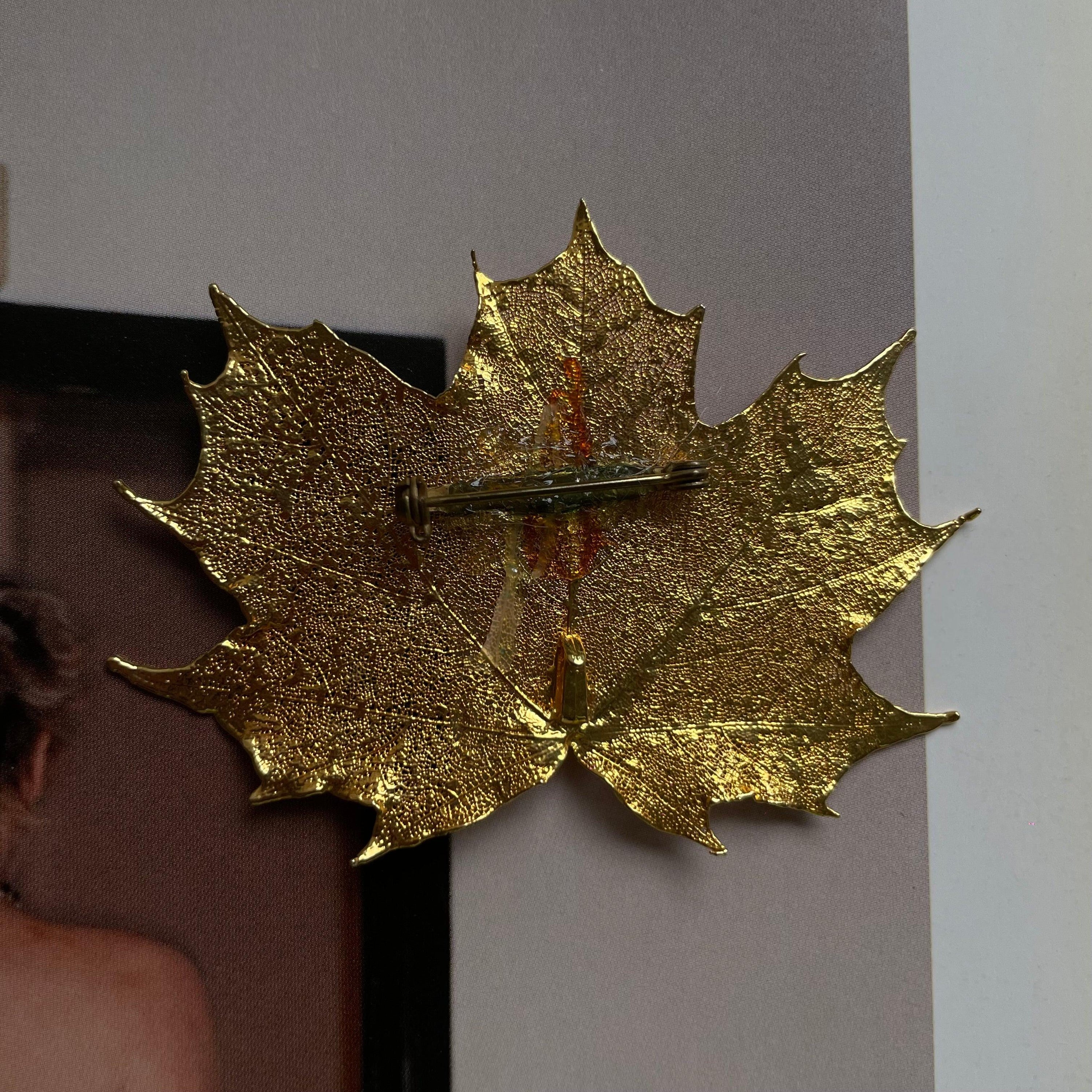 Vintage 1970s 24k Gold Dipped Leaf Brooch or pendant necklace - WŪHAŪS