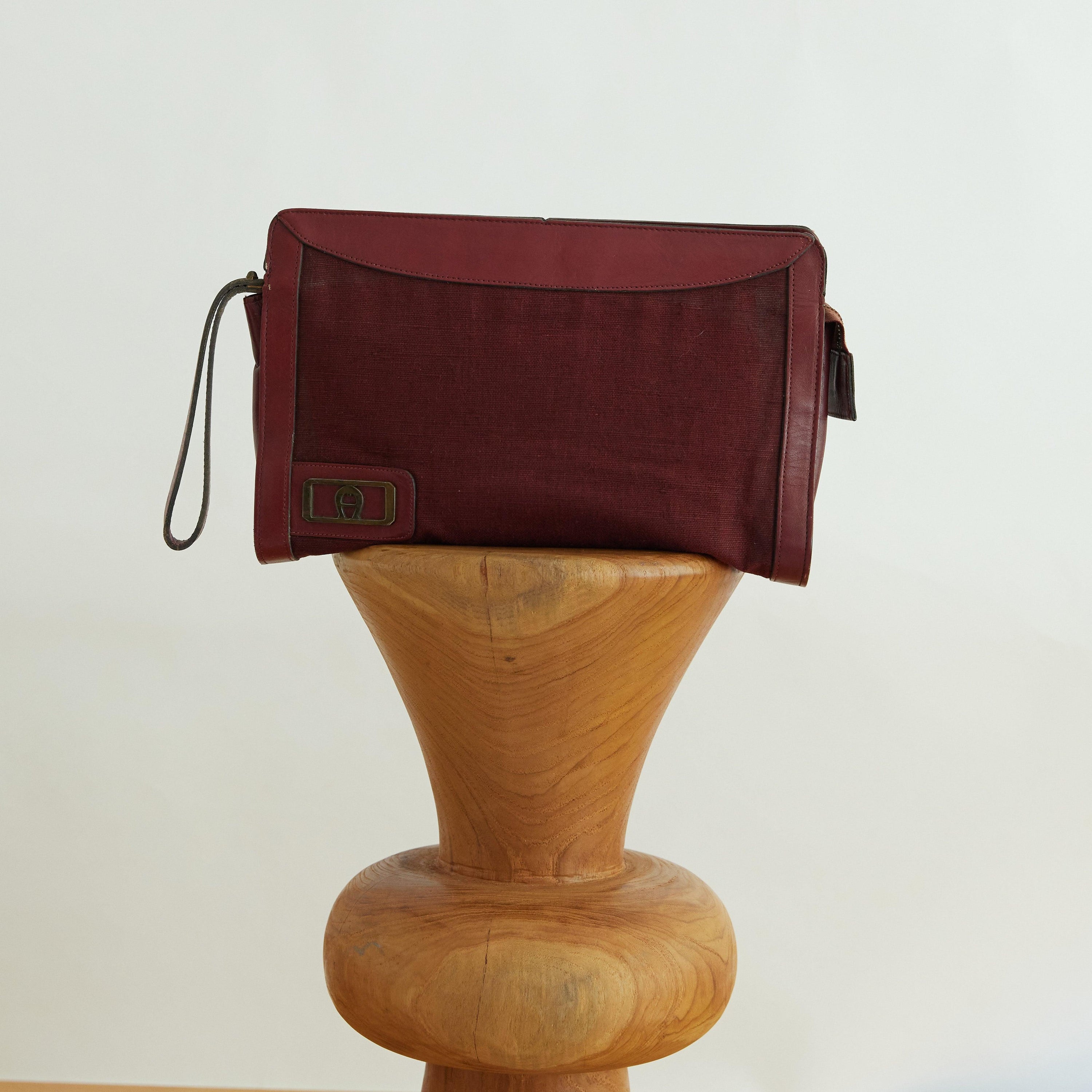 Vintage 1980s Red Etienne Aigner Wristlet Clutch - WŪHAŪS