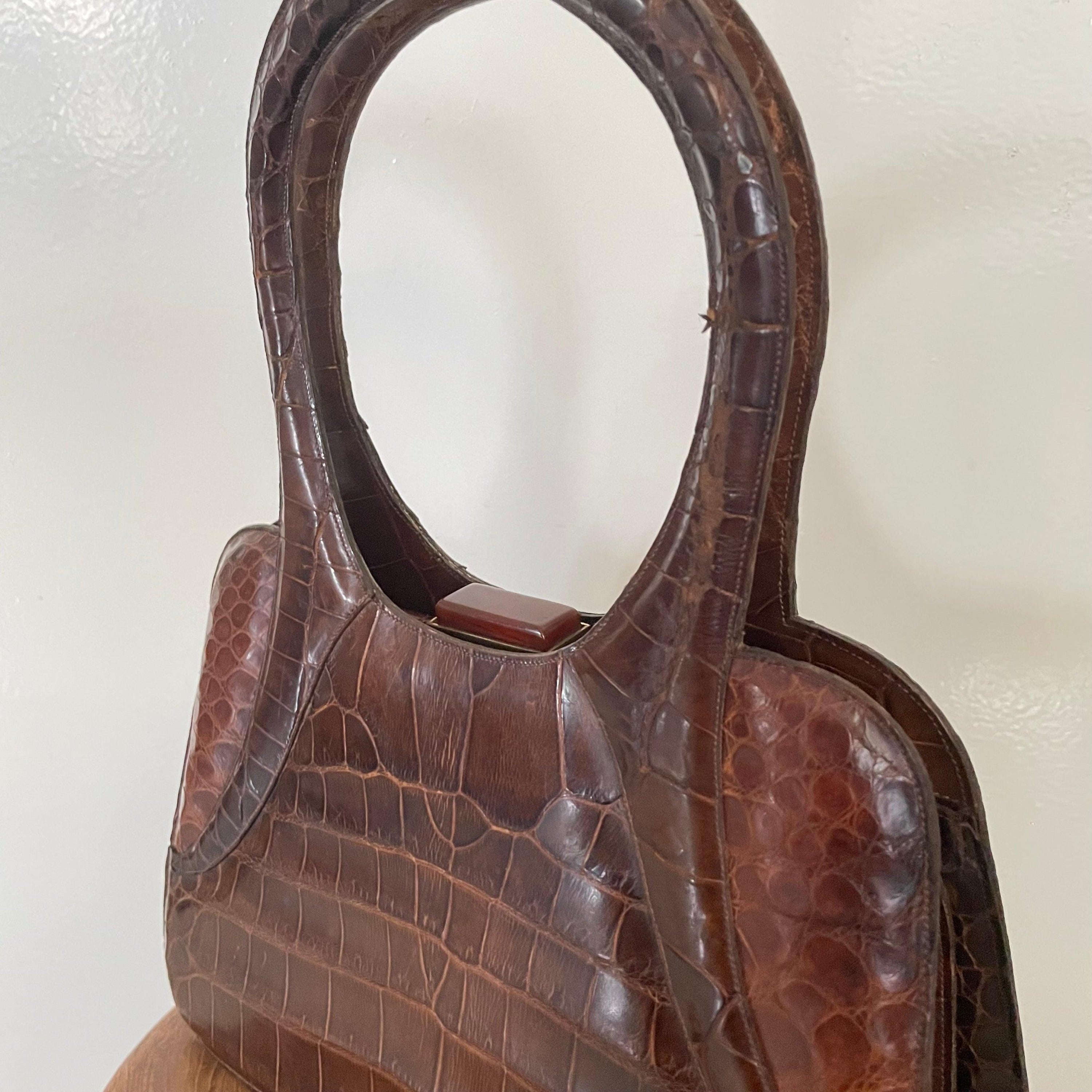 Vintage 40s Brown Crocodile Bag with Unique Round Handle - WŪHAŪS