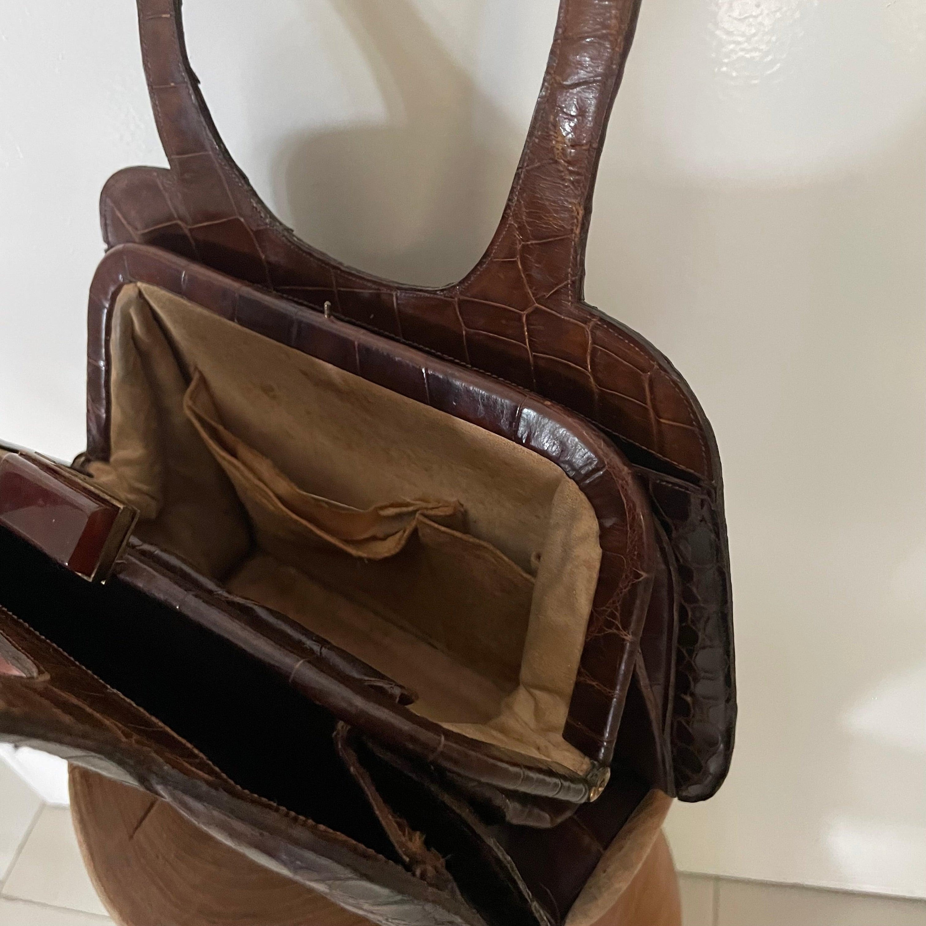 Vintage 40s Brown Crocodile Bag with Unique Round Handle - WŪHAŪS