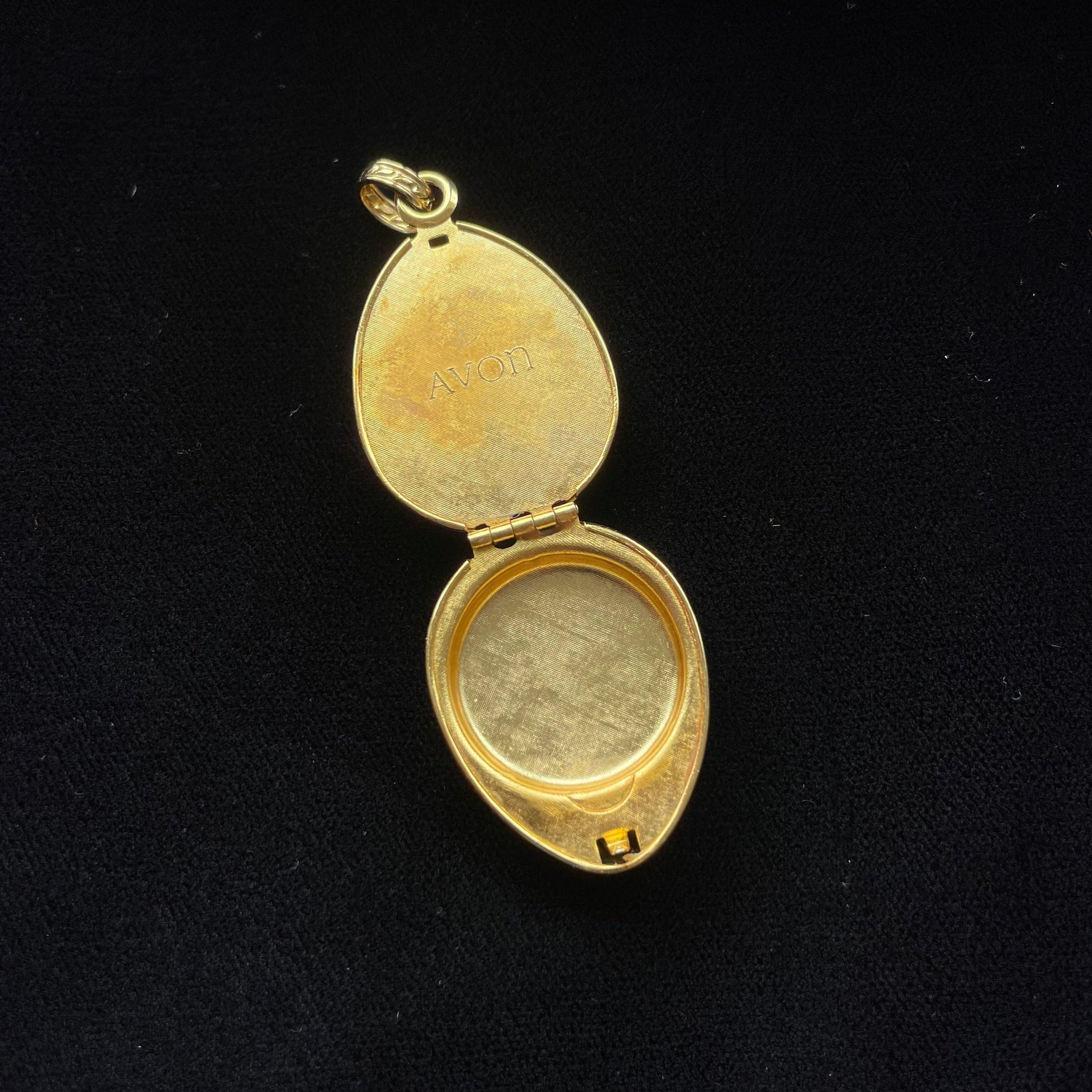 Vintage 60s Gold AVON Egg Pendant Locket necklace - WŪHAŪS