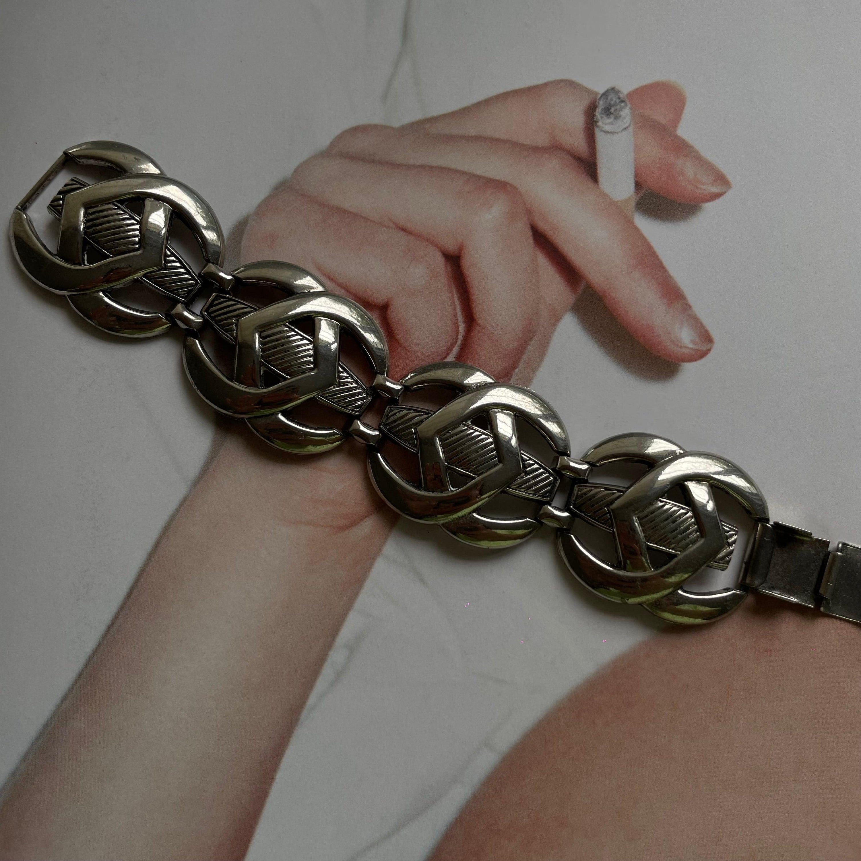 Vintage 70s Silver Decorative Chunky Bracelet - WŪHAŪS