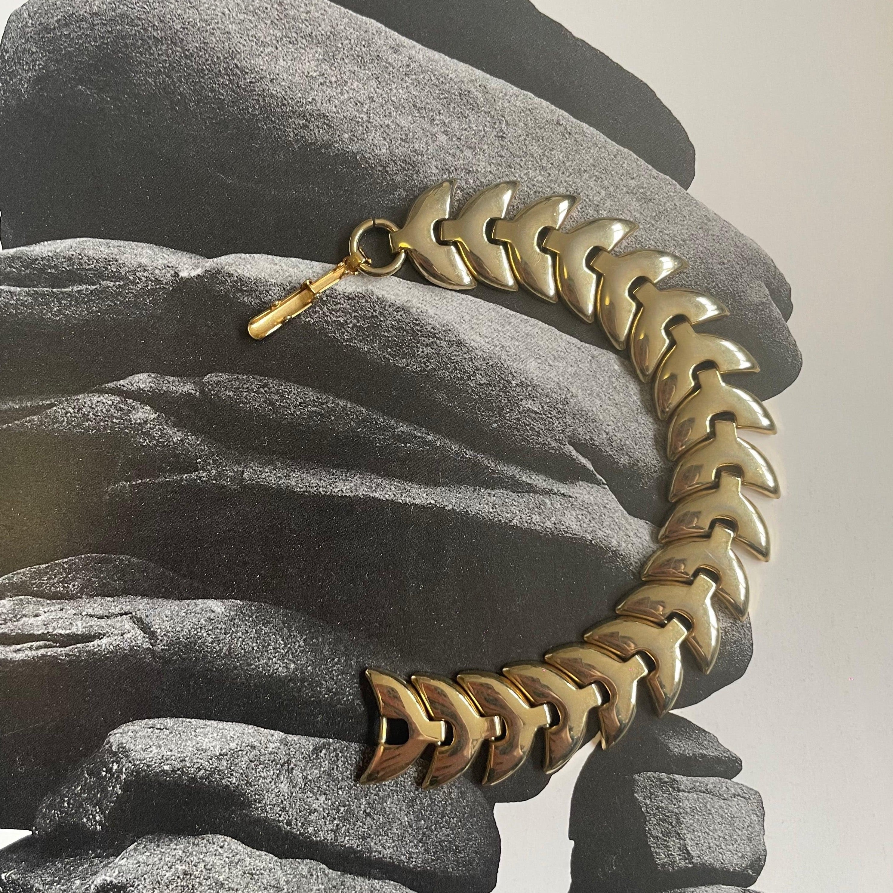 Vintage 80s Chevron Detail Gold-Tone Link Bracelet - WŪHAŪS