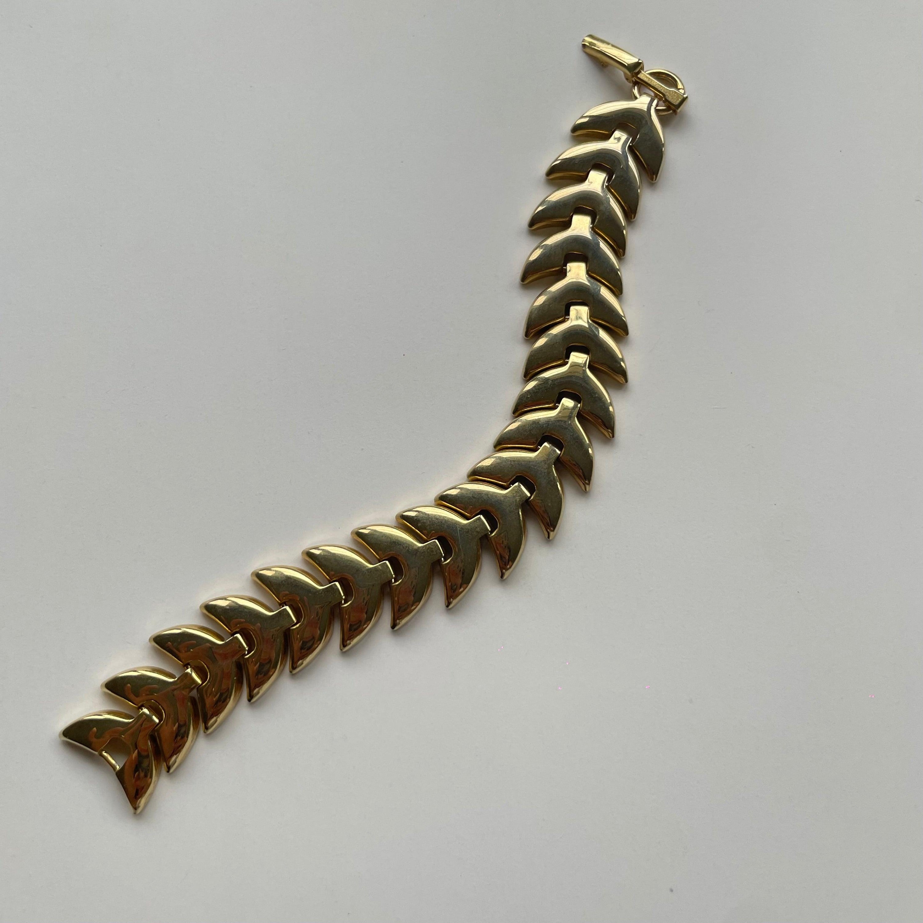 Vintage 80s Chevron Detail Gold-Tone Link Bracelet - WŪHAŪS