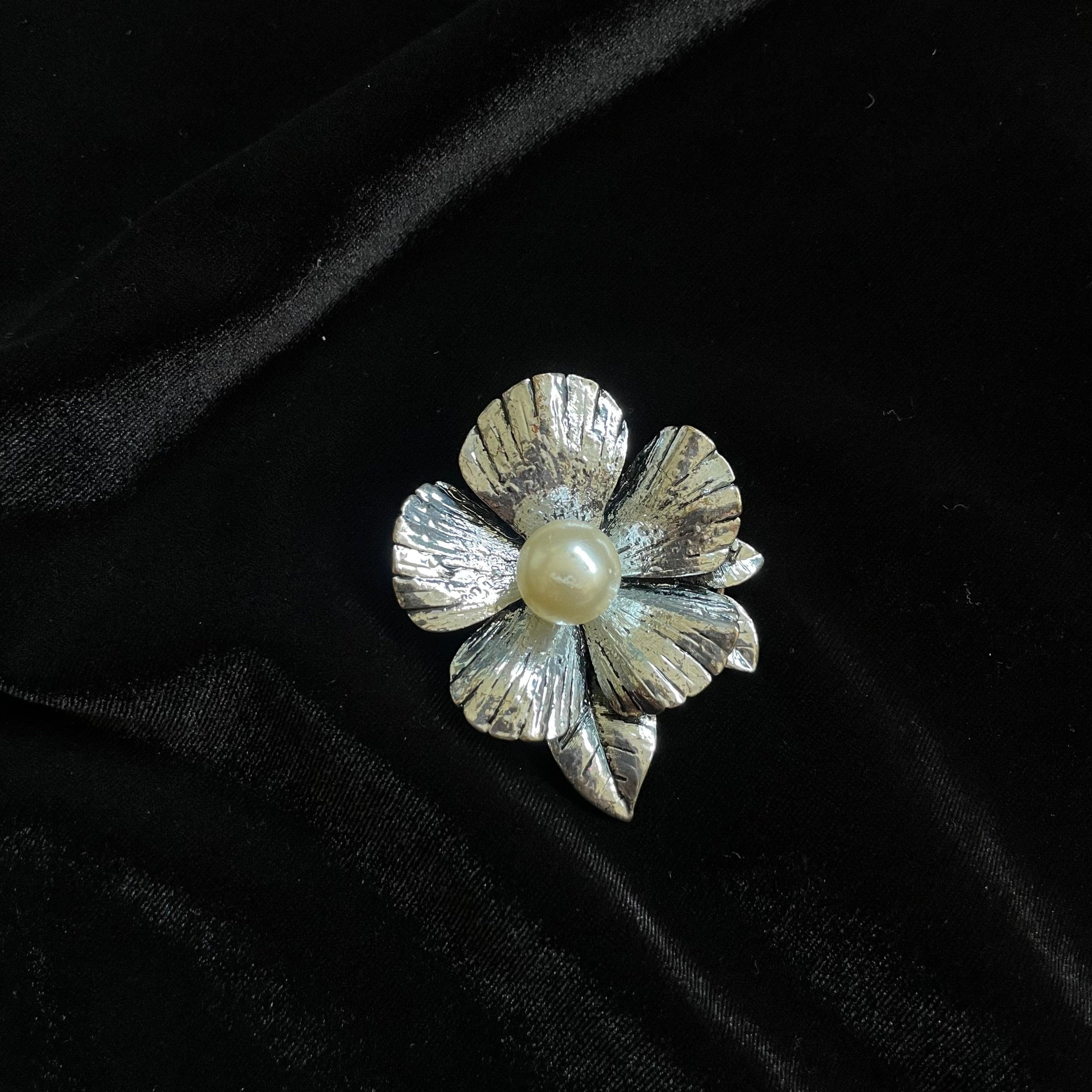 Vintage Floral Brooch - WŪHAŪS