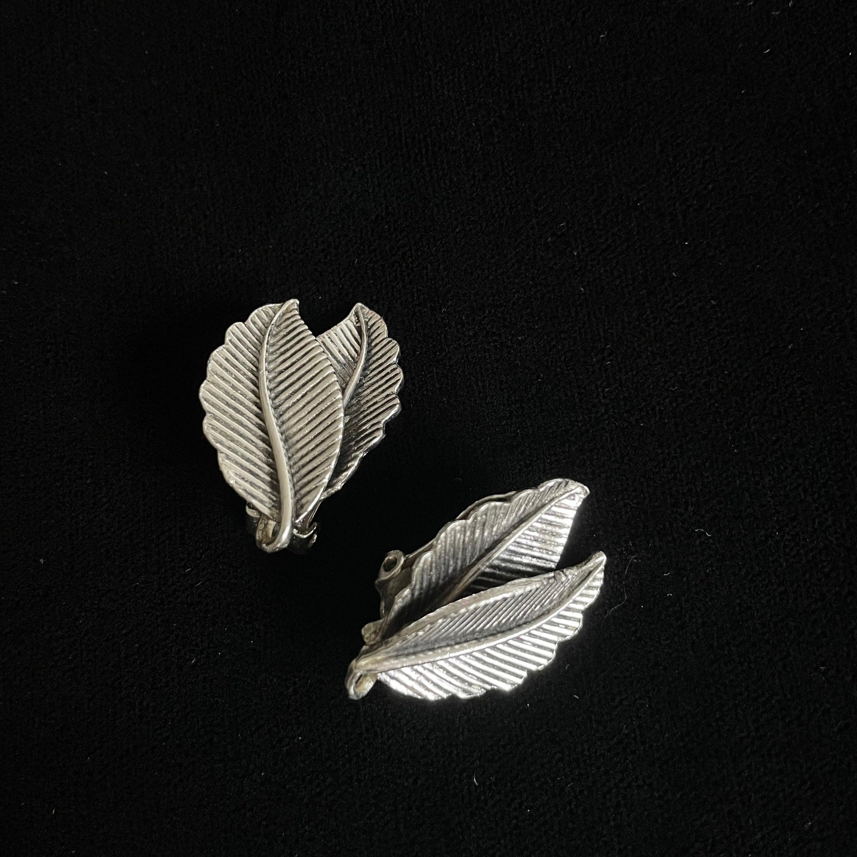 Vintage Silver Clip on Double Leaf Motifs Earrings - WŪHAŪS