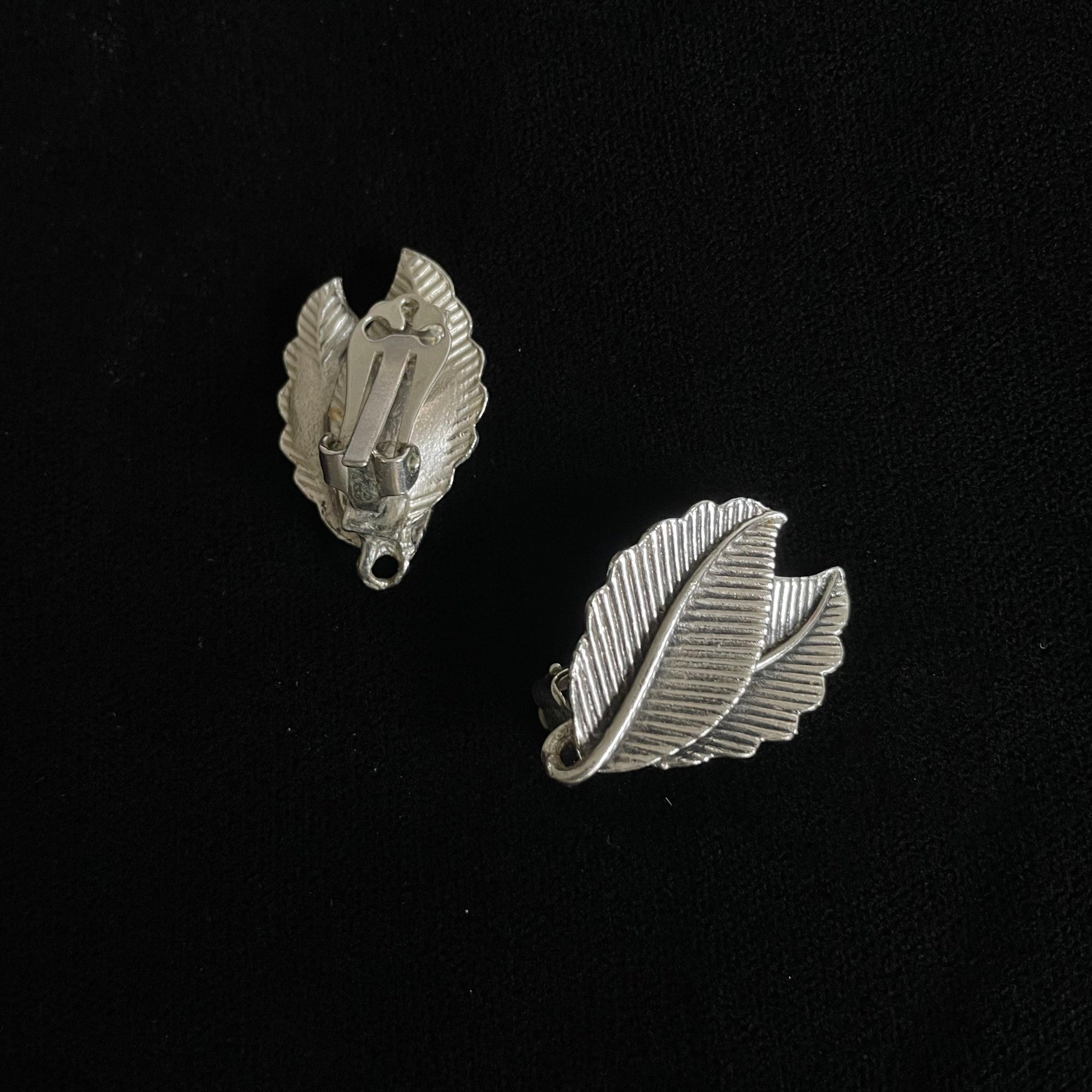 Vintage Silver Clip on Double Leaf Motifs Earrings - WŪHAŪS