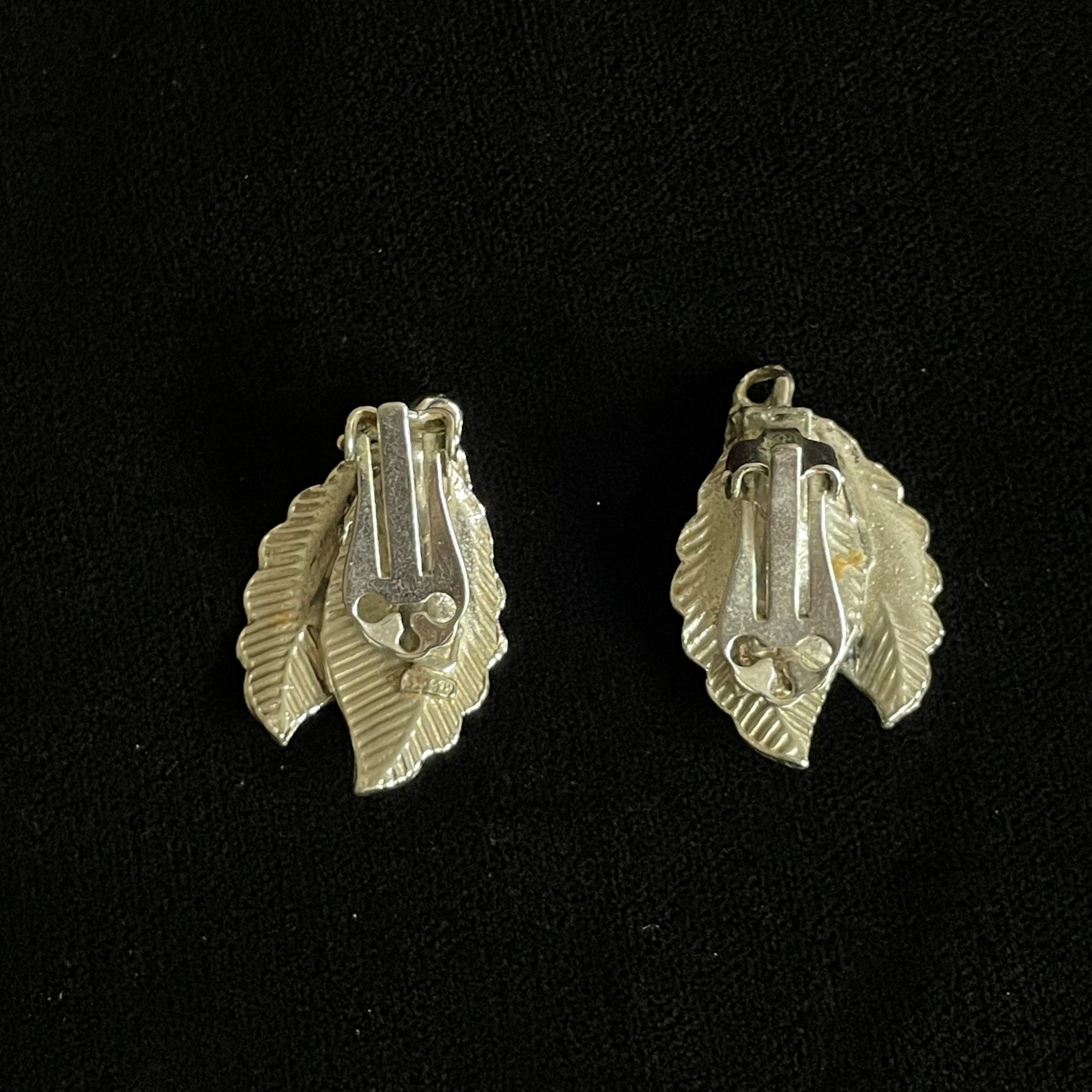 Vintage Silver Clip on Double Leaf Motifs Earrings - WŪHAŪS
